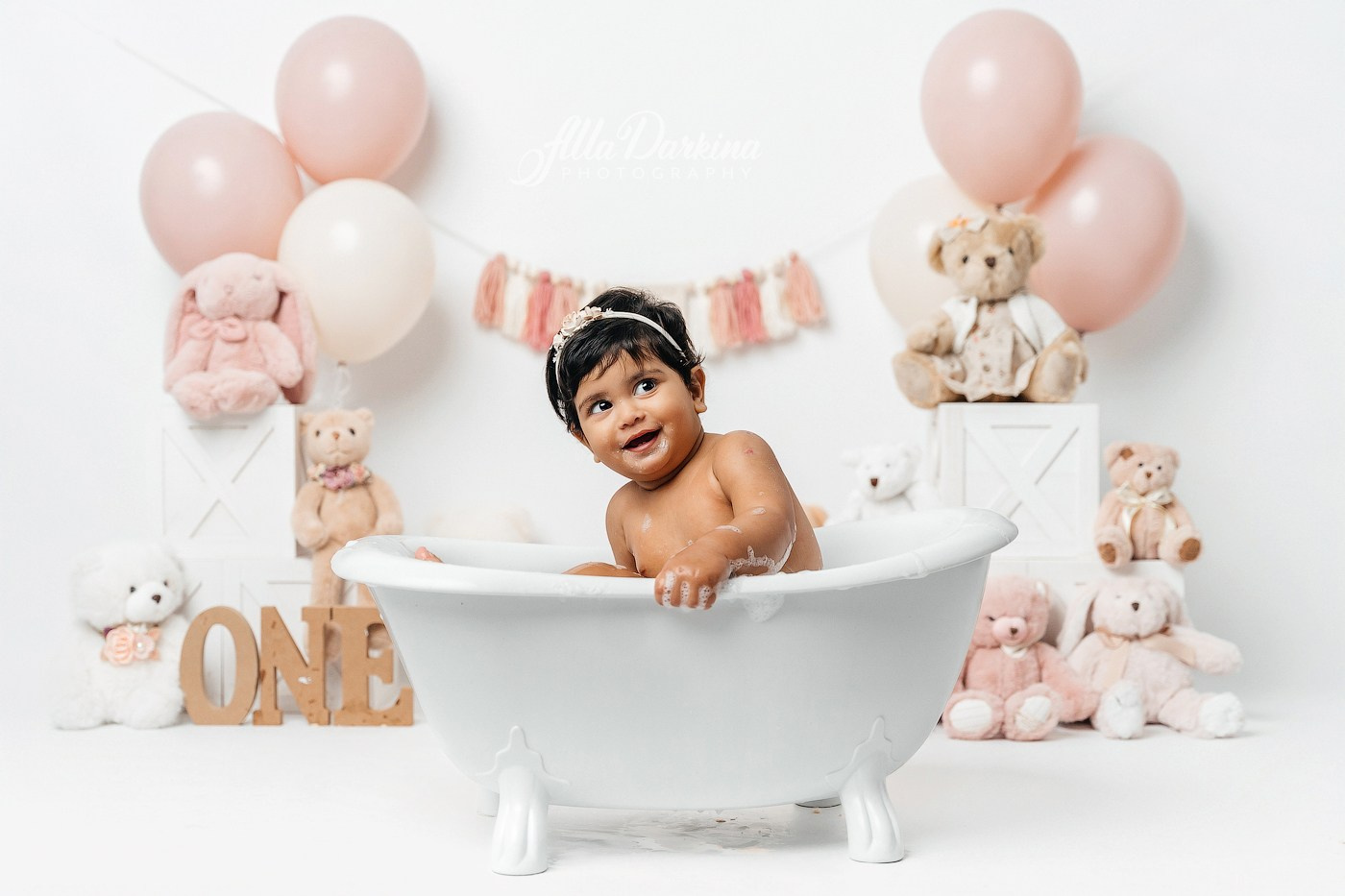 Cake smash session price guide. Newborn and family photographer. Hills District. Sydney