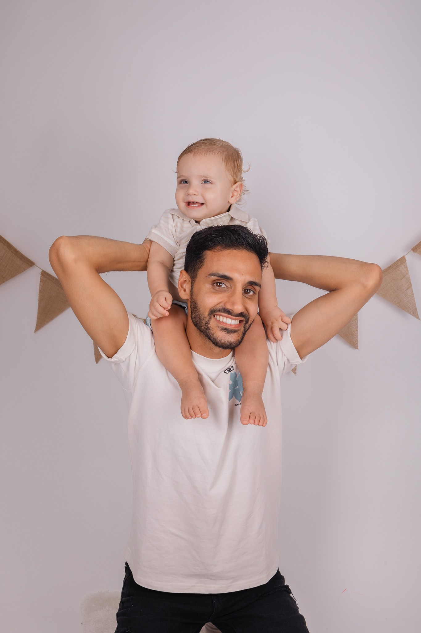 ינאי בן שנה. דף בית