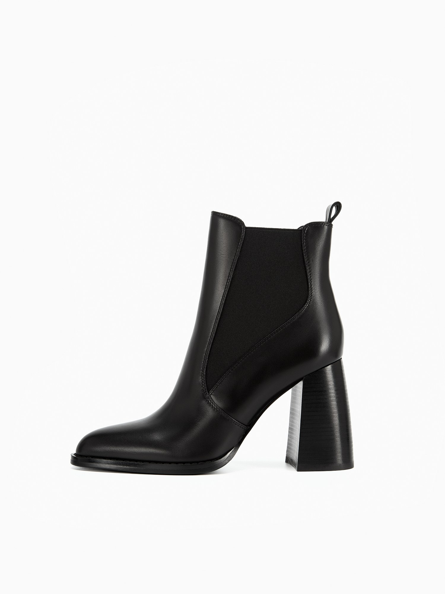 Съёмка обуви. Предметная фотосъемка в Алматы. Студия фото и видео съемки товаров