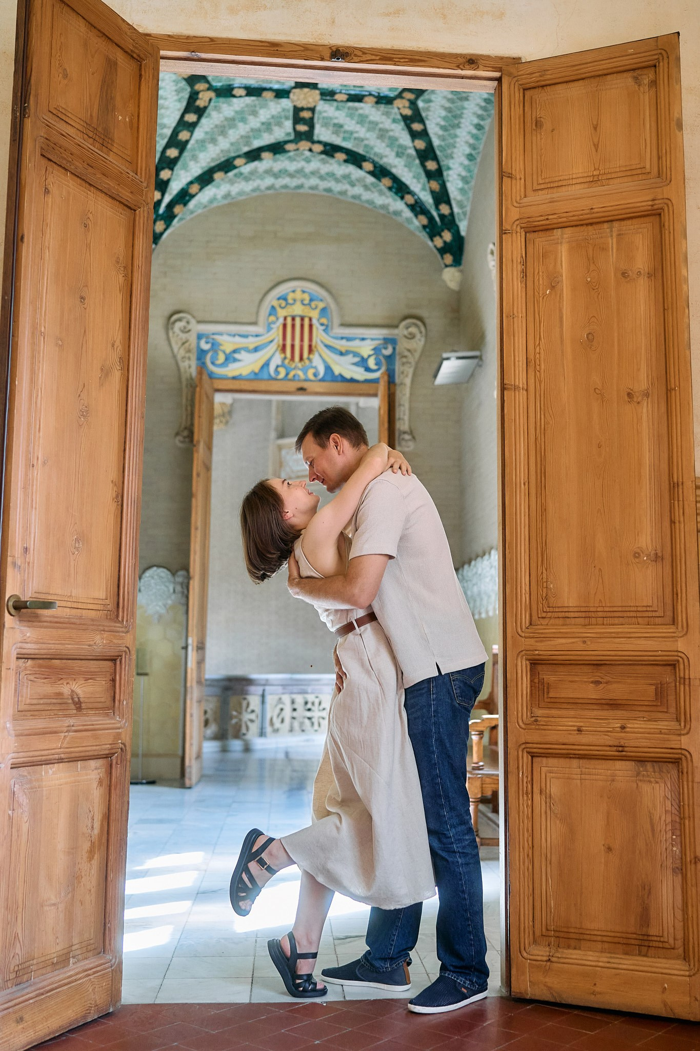 Description of the Sant Pau location for a  love-story or individual photo shoot in Barcelona, examples of photos taken at this photo spot. POSTCARD.BCN Photographer Kate in Barcelona. Love-story, family or individual photo shoots