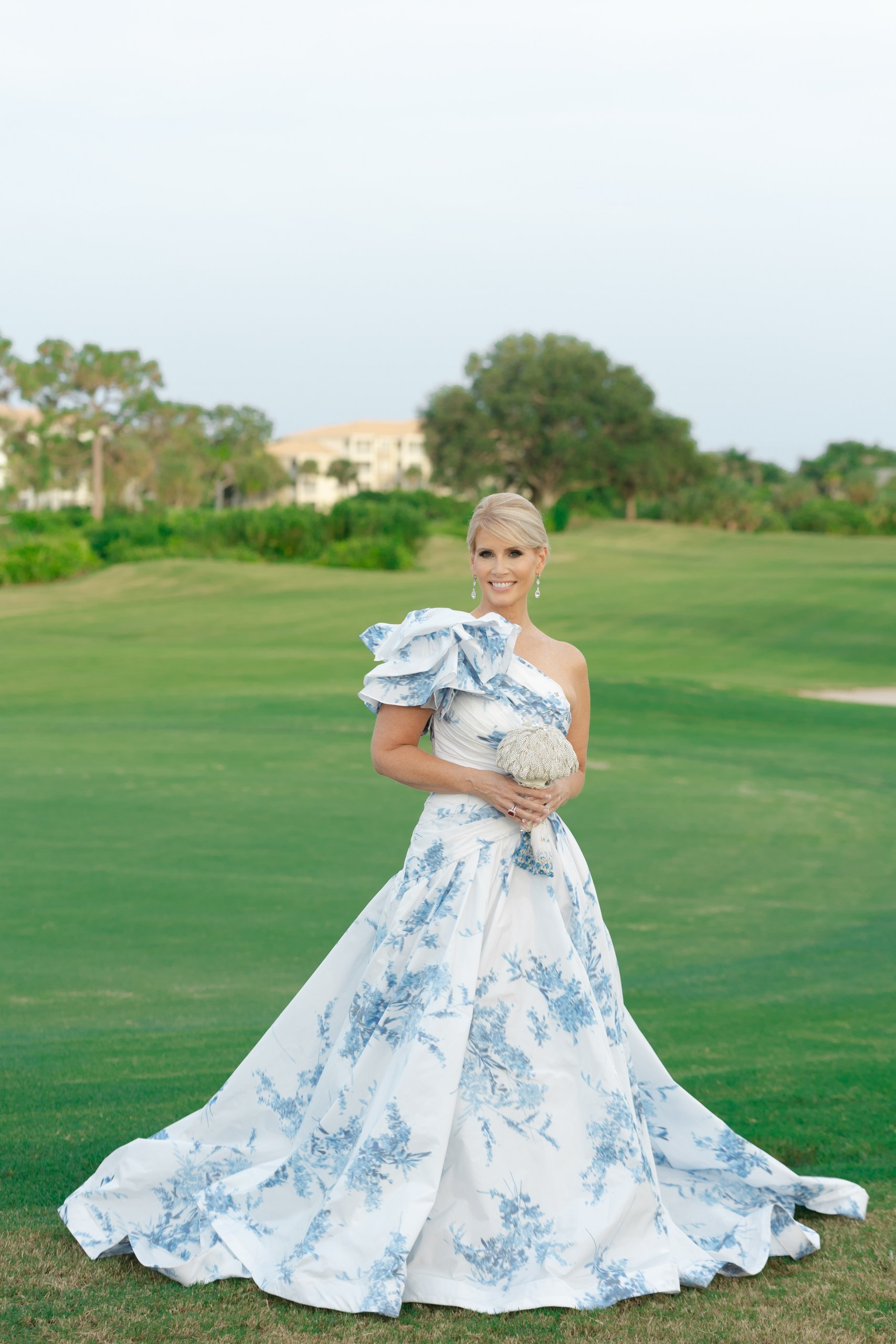 LOVE ON THE FAIRWAY. My name is Kate and I am family and wedding photographer