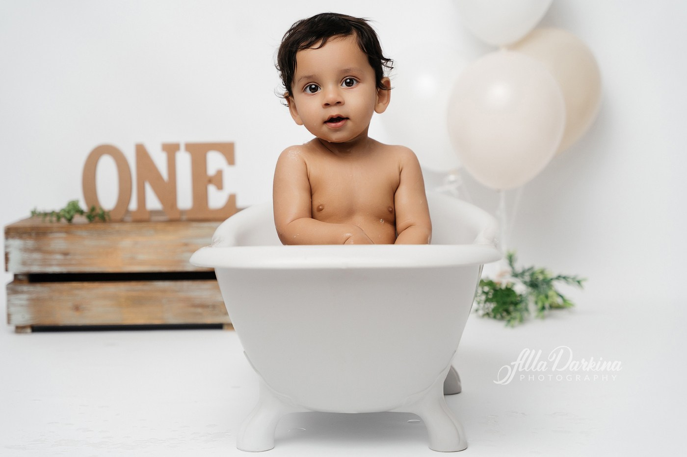 Cake smash session. Newborn and family photographer. Hills District. Sydney