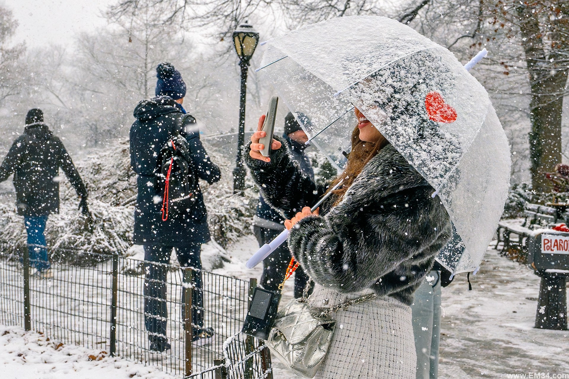 Best Street Photographer in New York City — Candid NYC Moments Captured by Emin Kuliyev. Emin Kuliyev — Award-Winning Wedding Photojournalist NYC & USA | Best Wedding Photographer Known for Candid, Timeless Moments