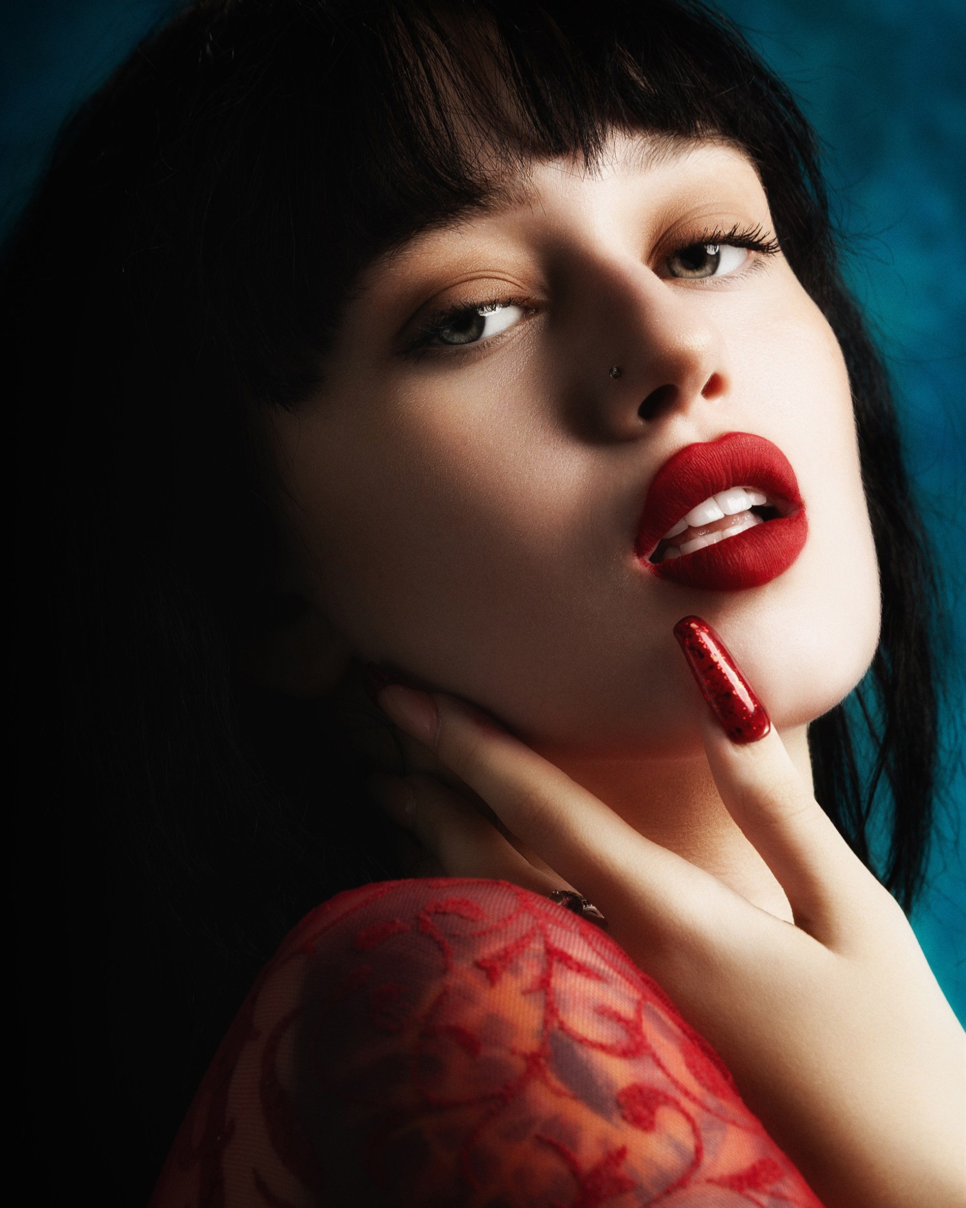 Studio foto profesional în București, specializat în portrete, beauty, fashion și fotografie de produs. Lumini de calitate. – Mitroi Iulian