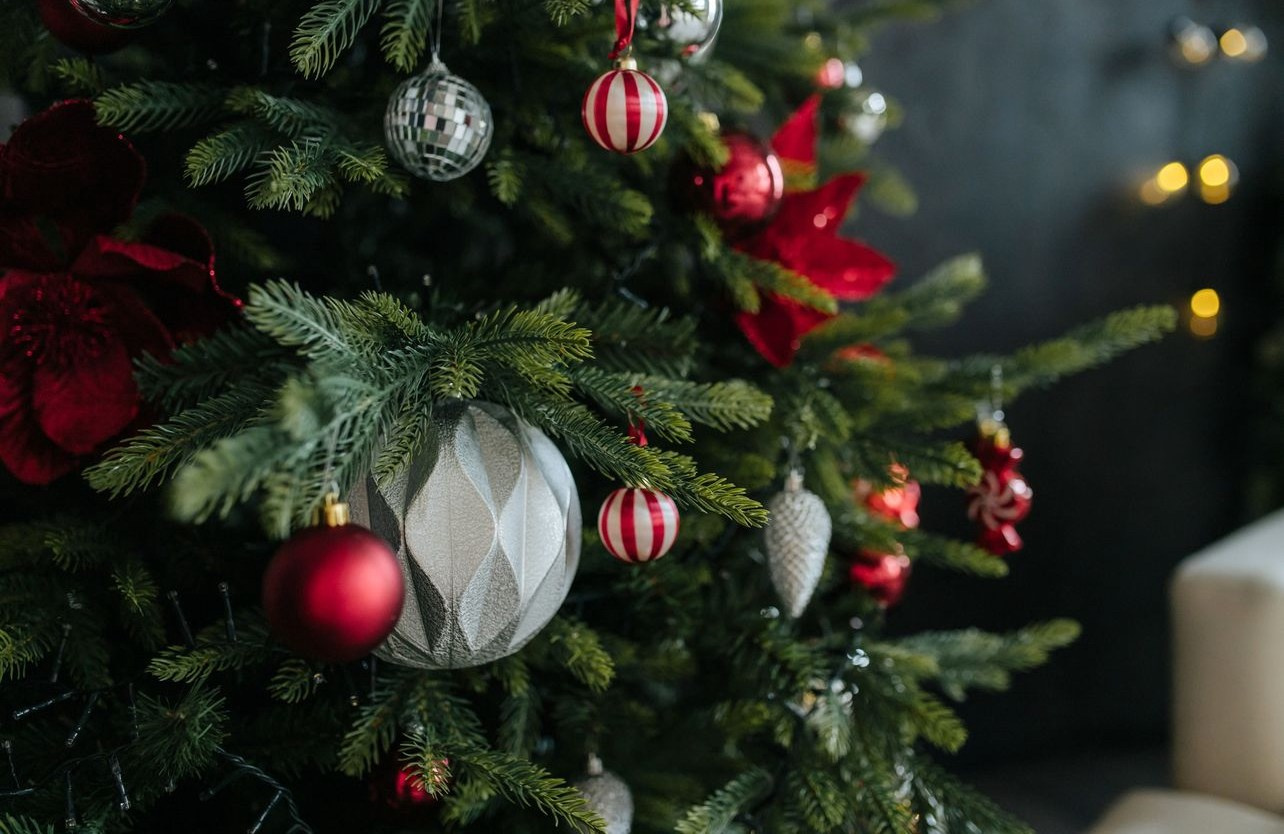 Christmas Photo Studios in Vilnius: Top Studios for Holiday Photoshoots. Framed by Evelina | Destination Wedding Photographer from Lithuania | Europe