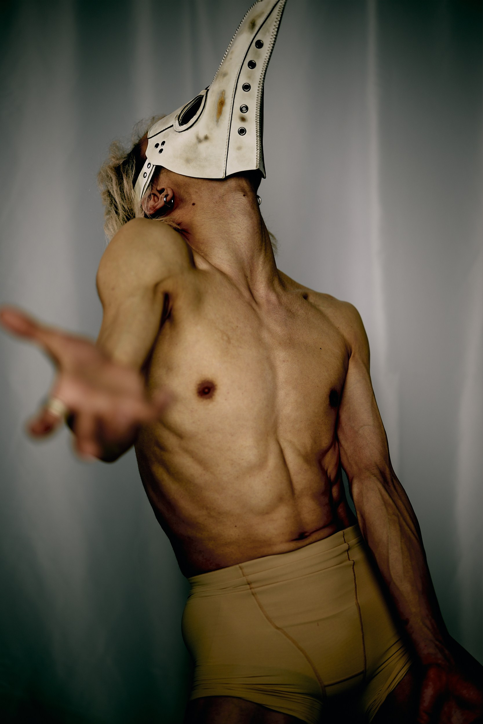 #d8a500. MT