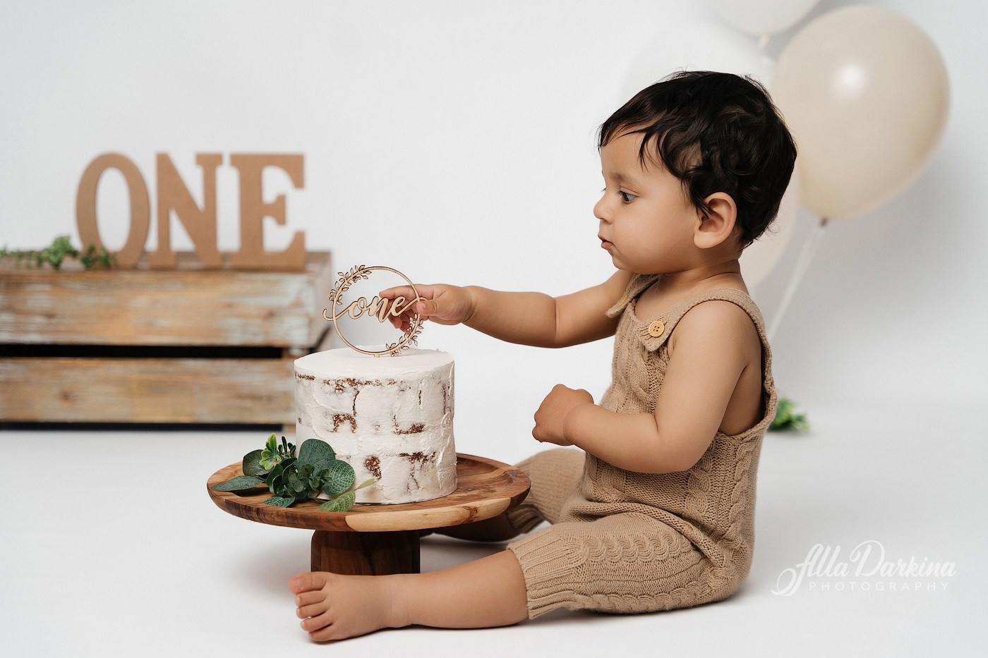 Cake smash session. Newborn and family photographer. Hills District. Sydney