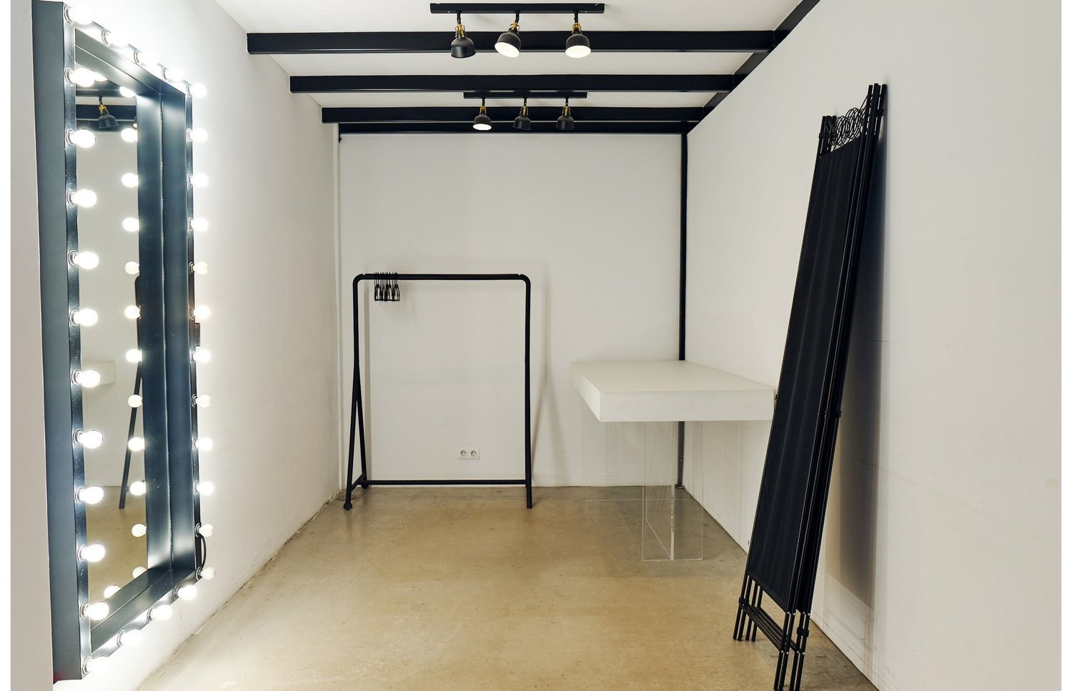 Nuomojamos Fotostudijos Vilniuje. Framed by Evelina | Vestuvių fotografė