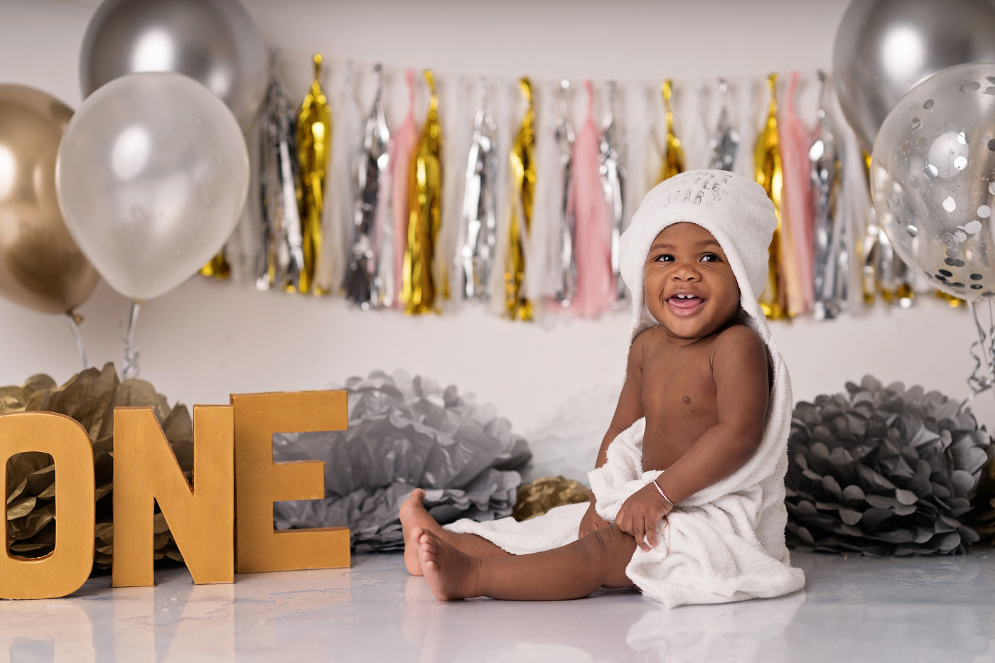 Cake smash session price guide. Newborn and family photographer. Hills District. Sydney