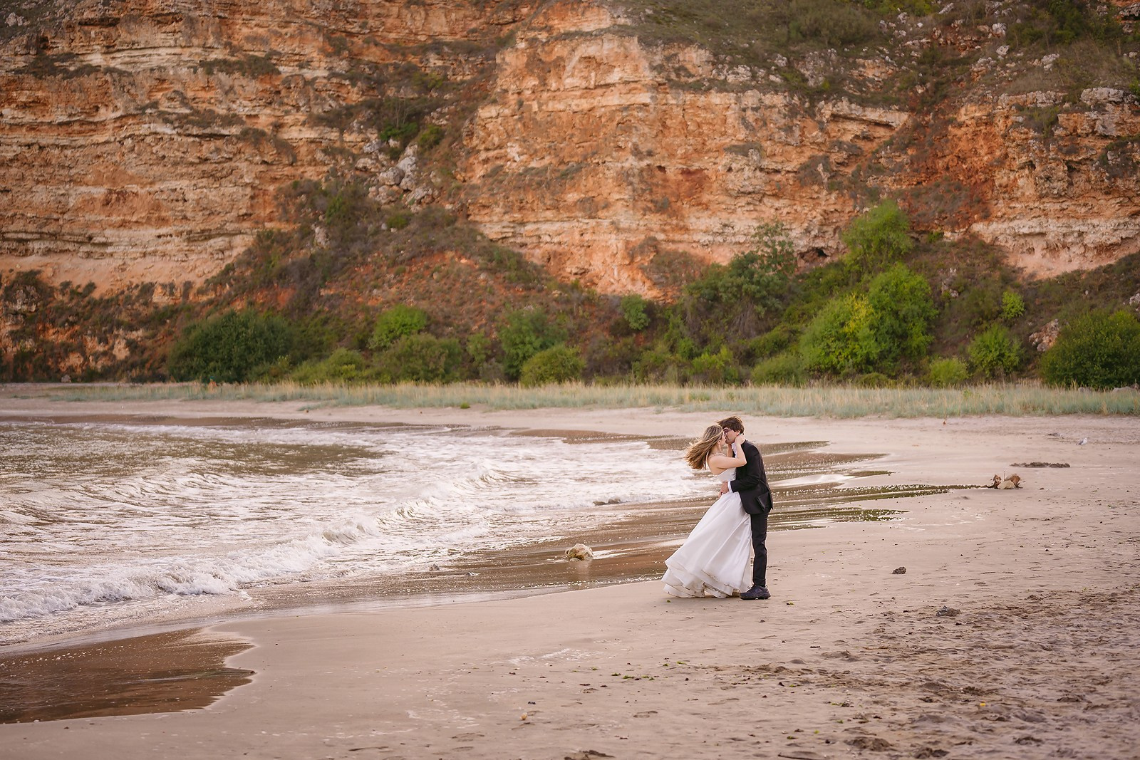 Iuliana & Dragos. Fotograf nunta Constanta