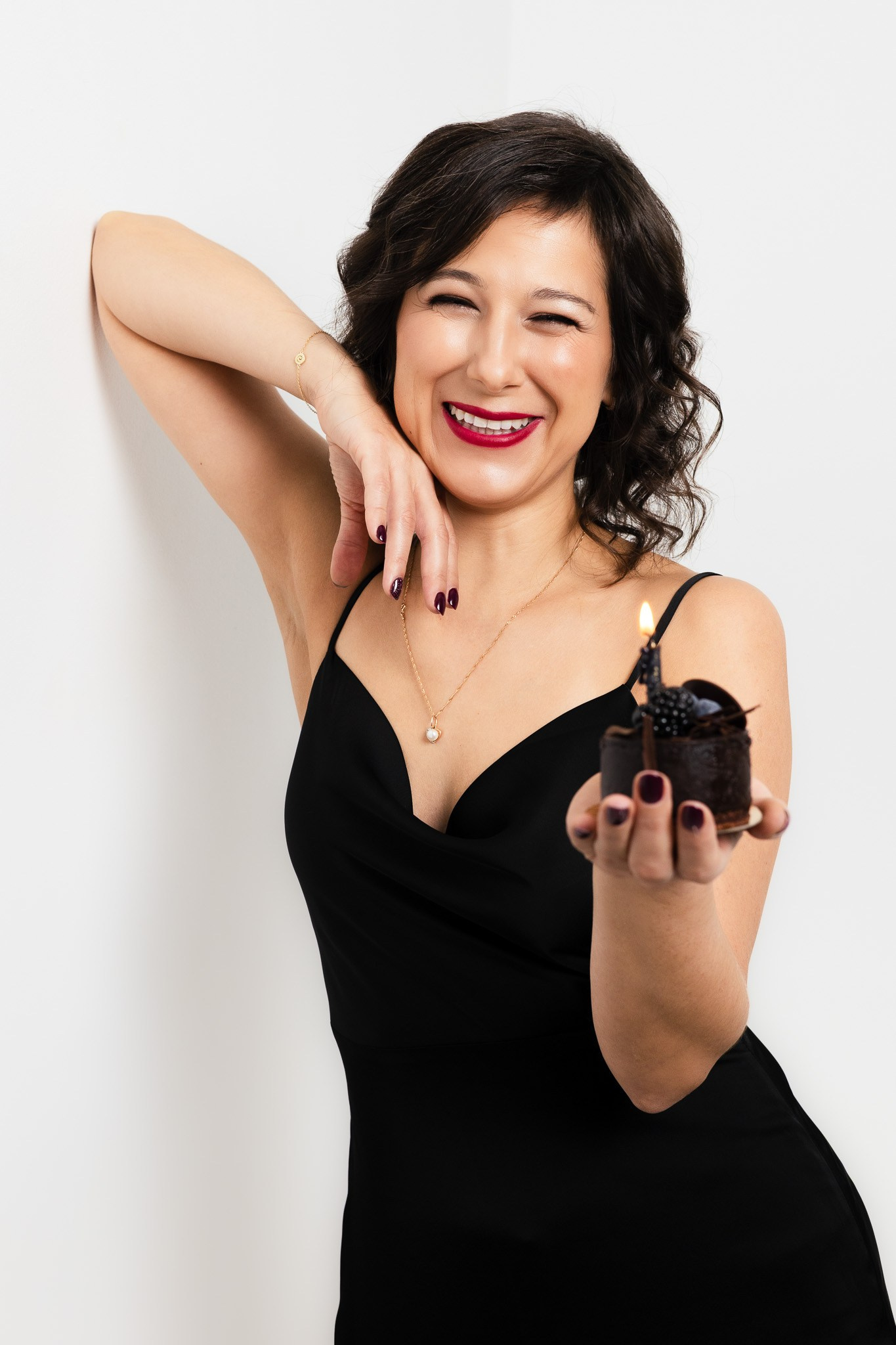 Dzimšanas dienas fotosesija. Portretu fotosesija Rīgā| Biznesa portretu foto | Korporatīvās un darbinieku fotosesijas | Pasākumu fotogrāfs | Produktu fotogrāfs