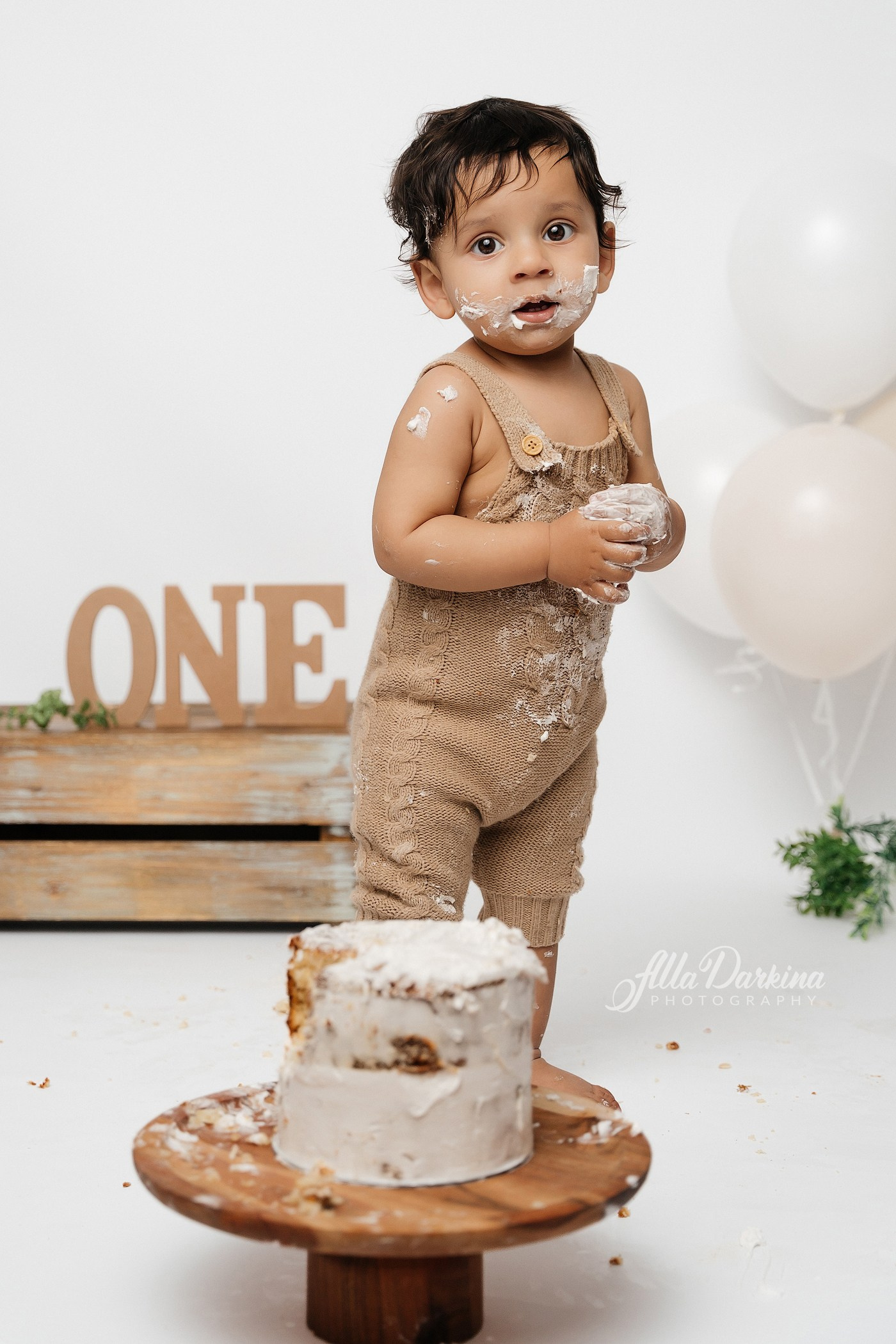 Cake smash session. Newborn and family photographer. Hills District. Sydney