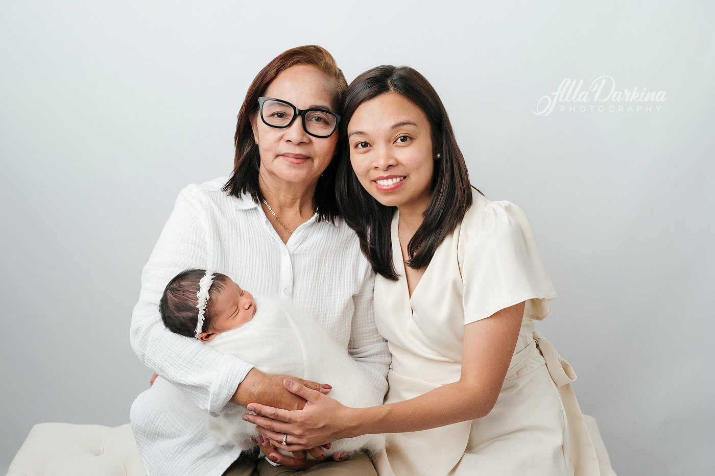 Newborn Photography in Kellyville, Sydney | Beautiful Family & Generational Portraits