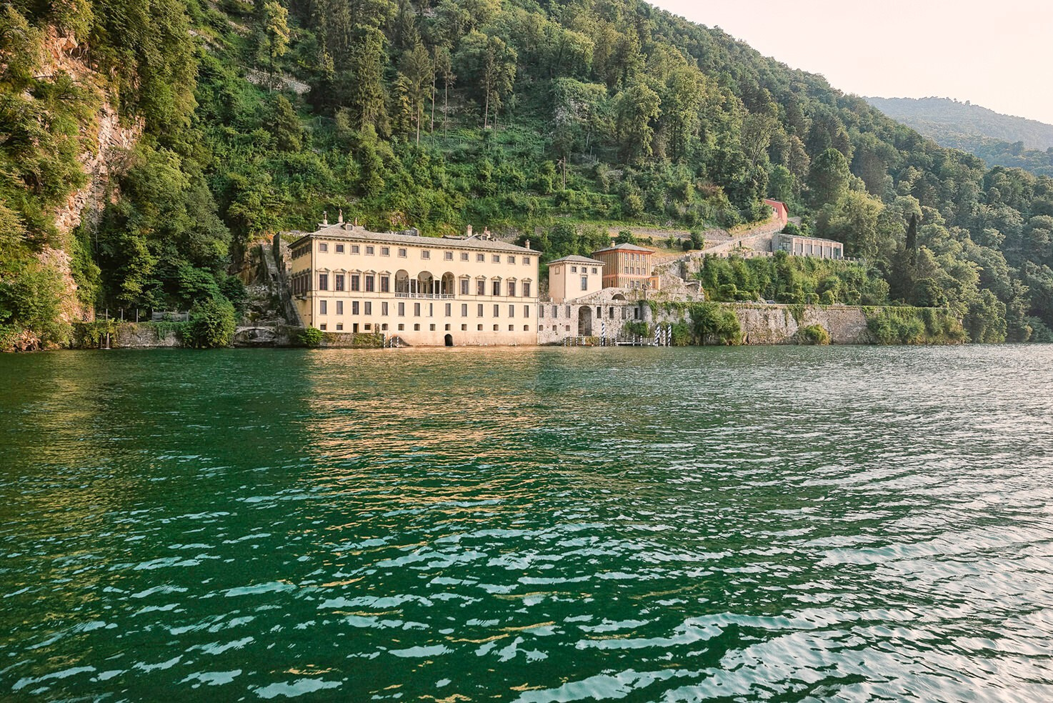 The Ultimate Guide to Planning an Editorial Lake Como Micro-Wedding and Elopement in 2026. Fotograf de nuntă Alex Pasarelu