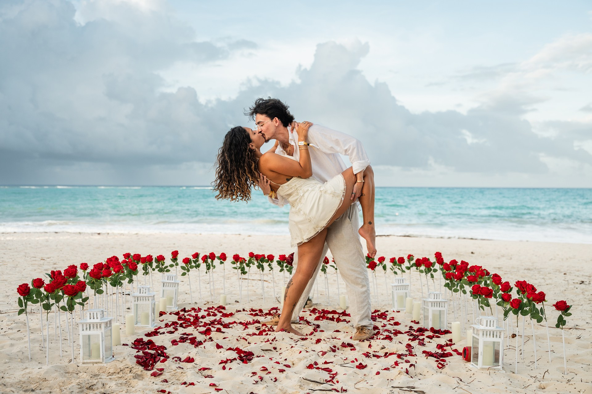 Propuesta con Camino de Rosas en Punta Cana — Romántica y Elegante