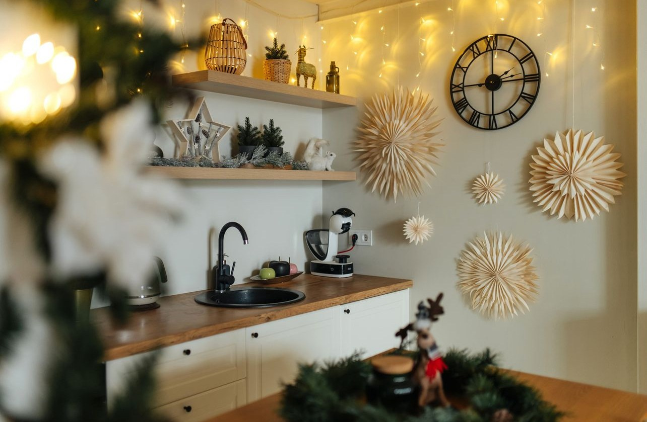 Christmas Photo Studios in Vilnius: Top Studios for Holiday Photoshoots. Framed by Evelina | Destination Wedding Photographer from Lithuania | Europe