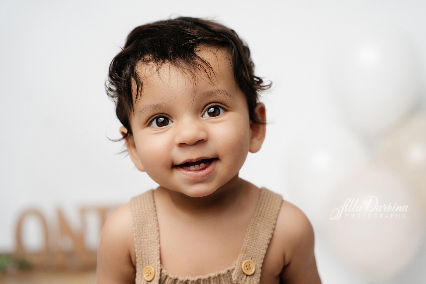 Cake smash session. Newborn and family photographer. Hills District. Sydney