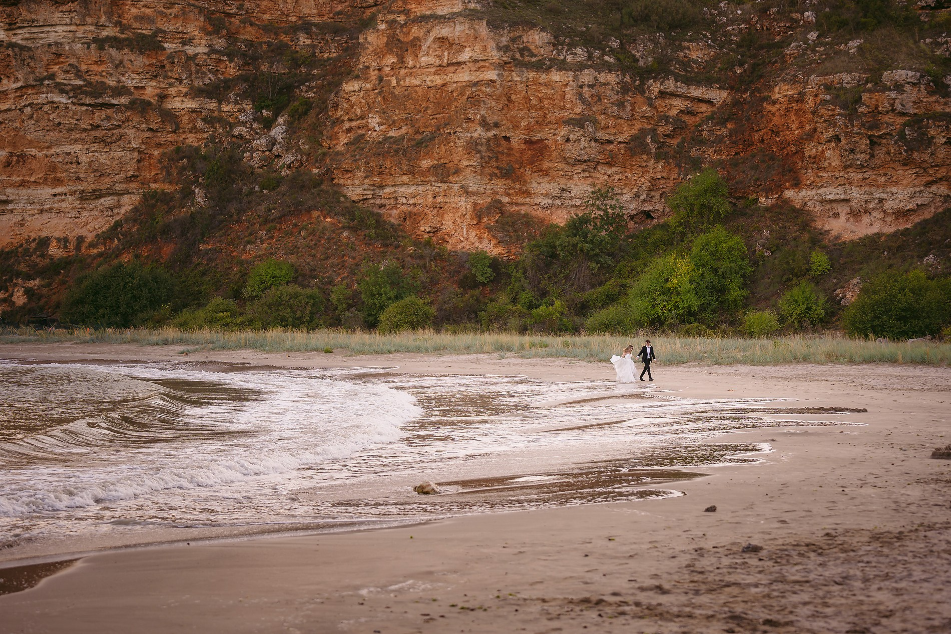 Iuliana & Dragos. Fotograf nunta Constanta