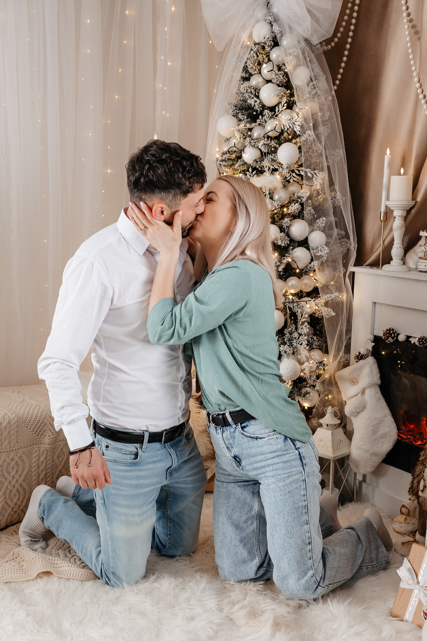 Ședințe Foto Crăciun 2025 Piatra Neamț | Fotografii de Sărbători | FotoACTIV. Fotograf Profesionist Piatra Neamț, Roman, Târgu Neamț, Bicaz, Neamț | Studio, Nuntă, Botez, Eveniment | FotoACTIV