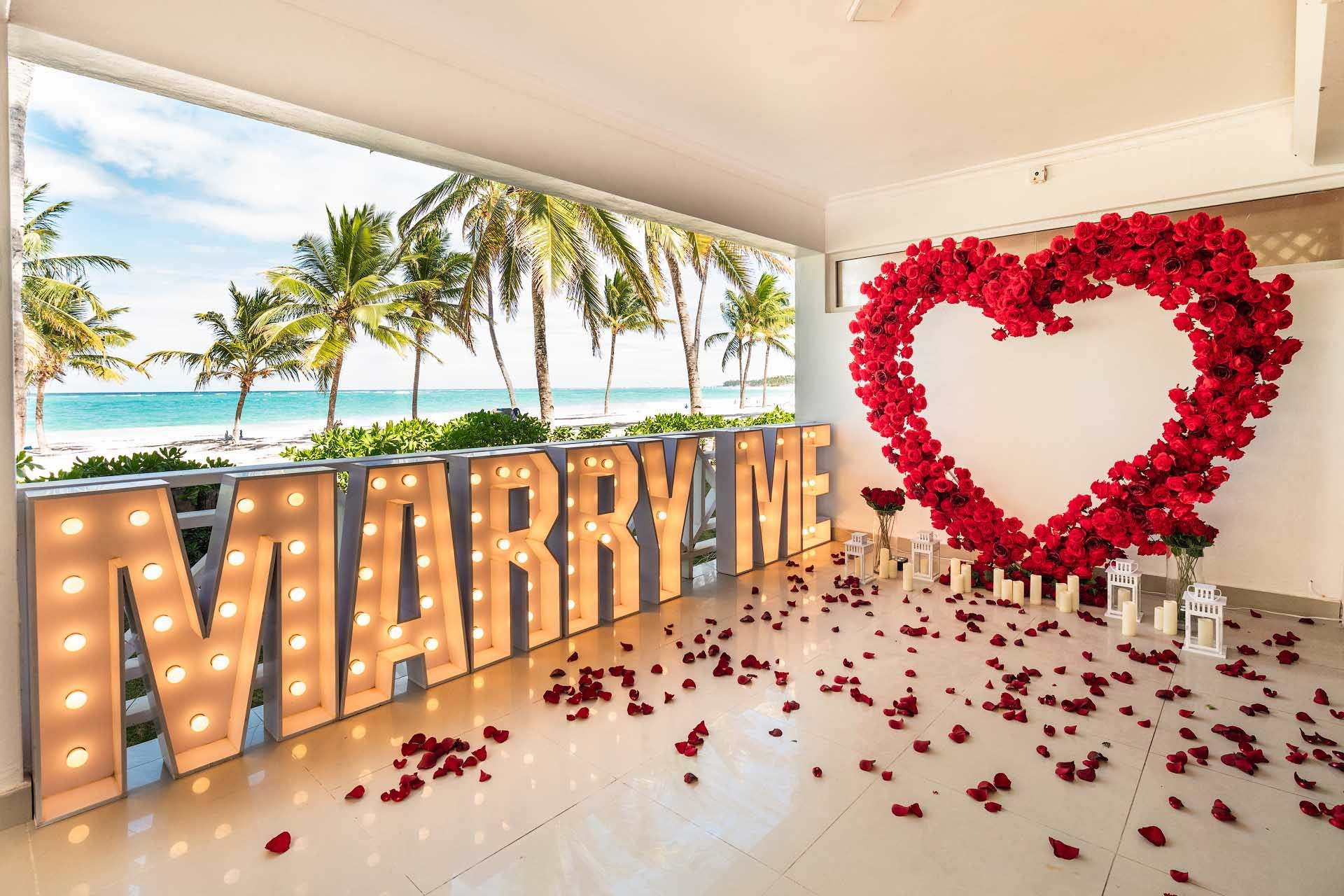 Marriage proposal decoration with Marry Me letters in Punta Cana