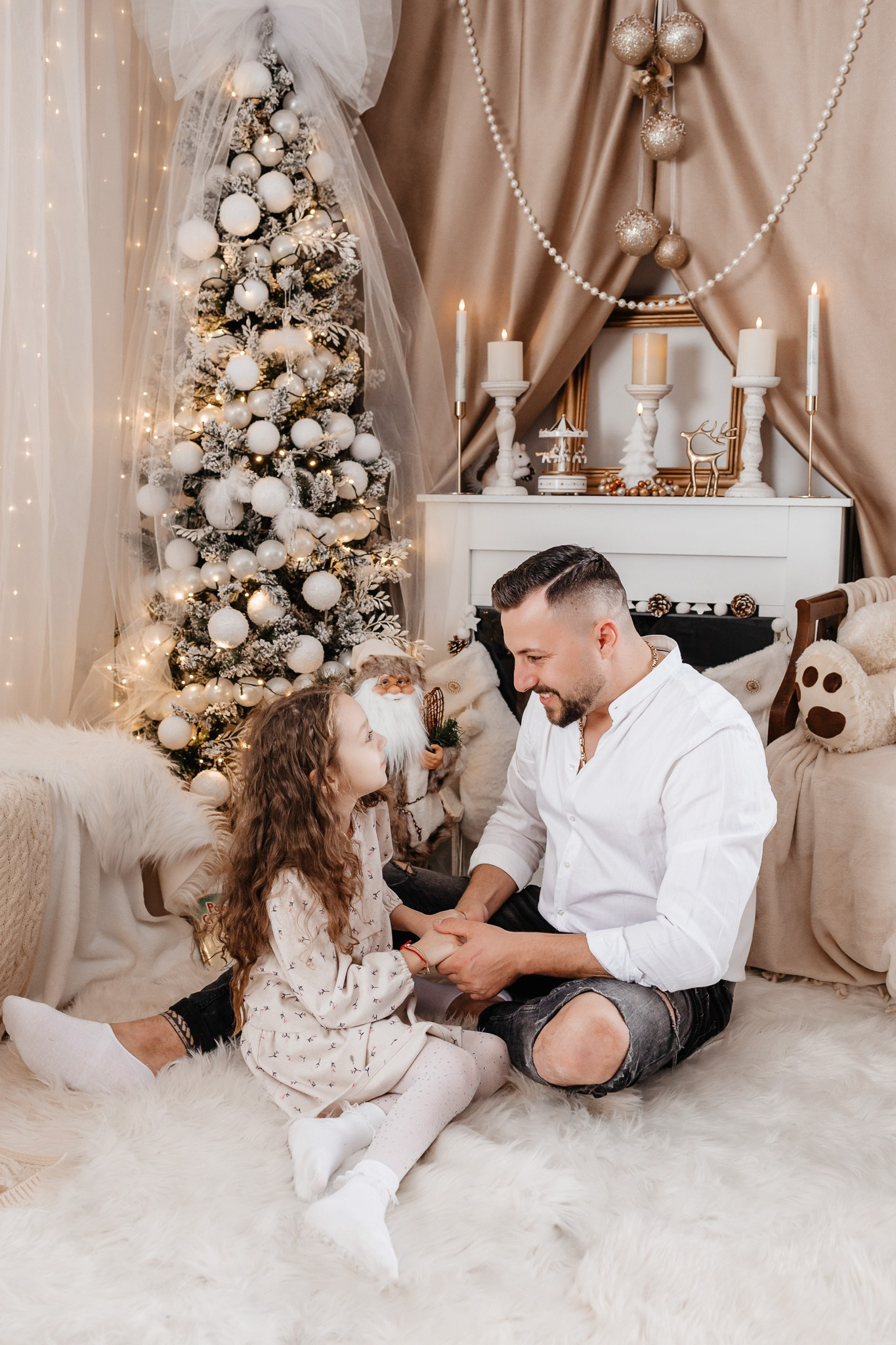 Ședințe Foto Crăciun 2025 Piatra Neamț | Fotografii de Sărbători | FotoACTIV. Fotograf Profesionist Piatra Neamț, Roman, Târgu Neamț, Bicaz, Neamț | Studio, Nuntă, Botez, Eveniment | FotoACTIV