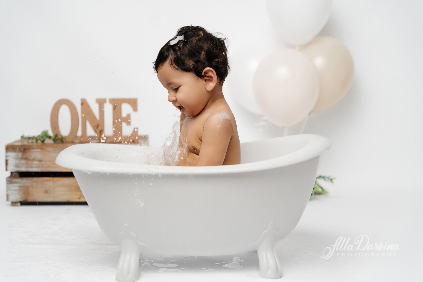 Cake smash session. Newborn and family photographer. Hills District. Sydney
