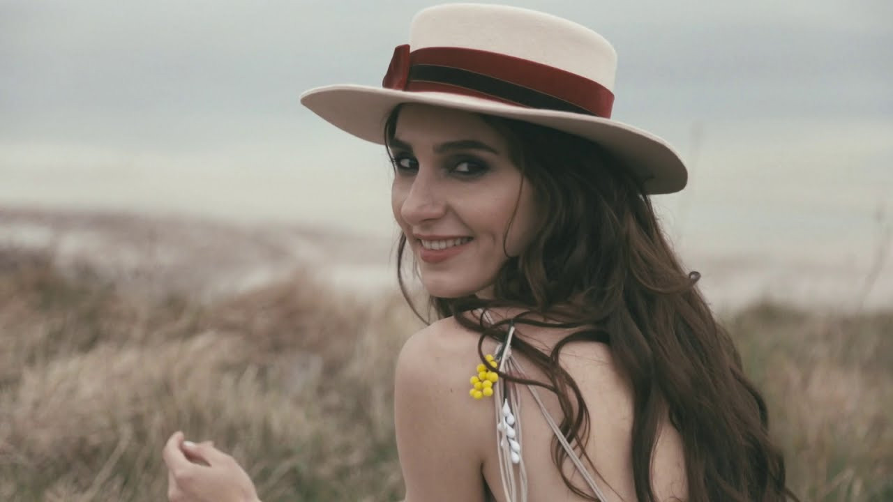 Wedding videographer in Iceland. Iceland elopement photographer & videographer