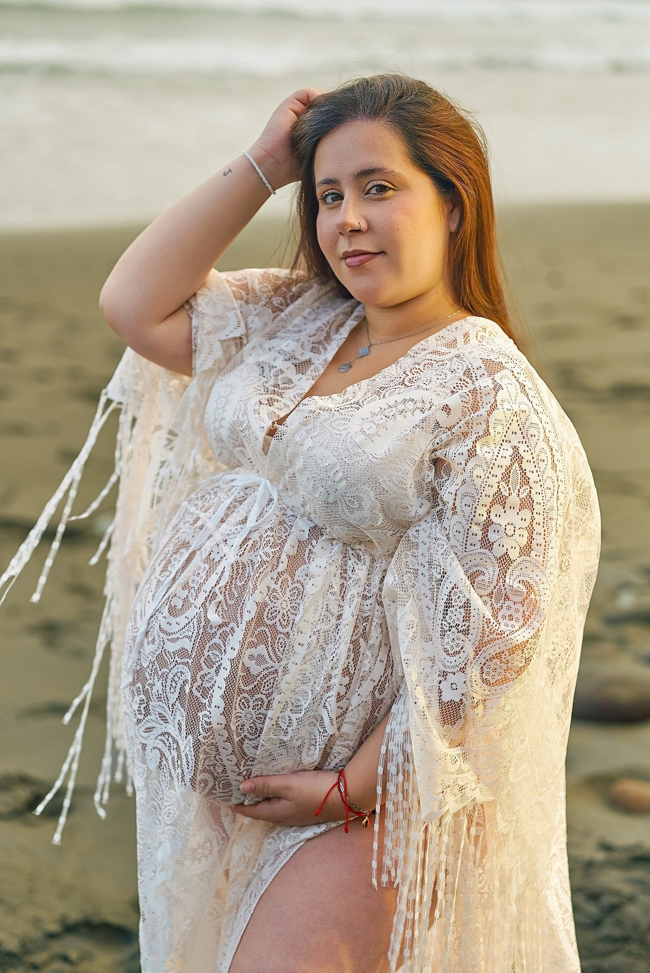 Fotos de embarazo en exterior con luz natural