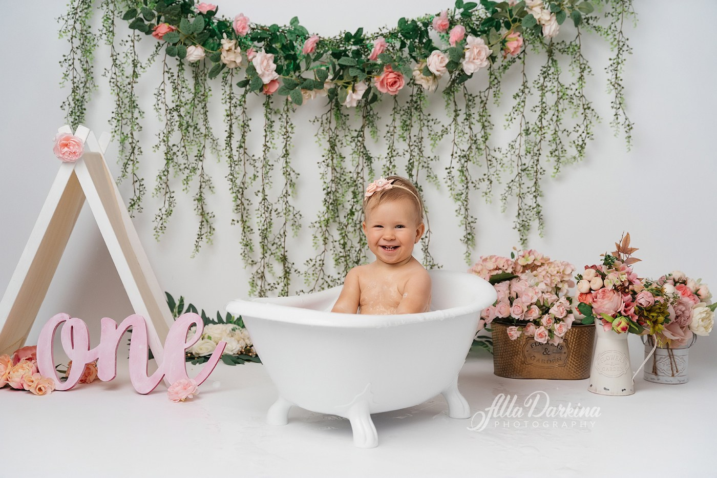 Cake smash session price guide. Newborn and family photographer. Hills District. Sydney