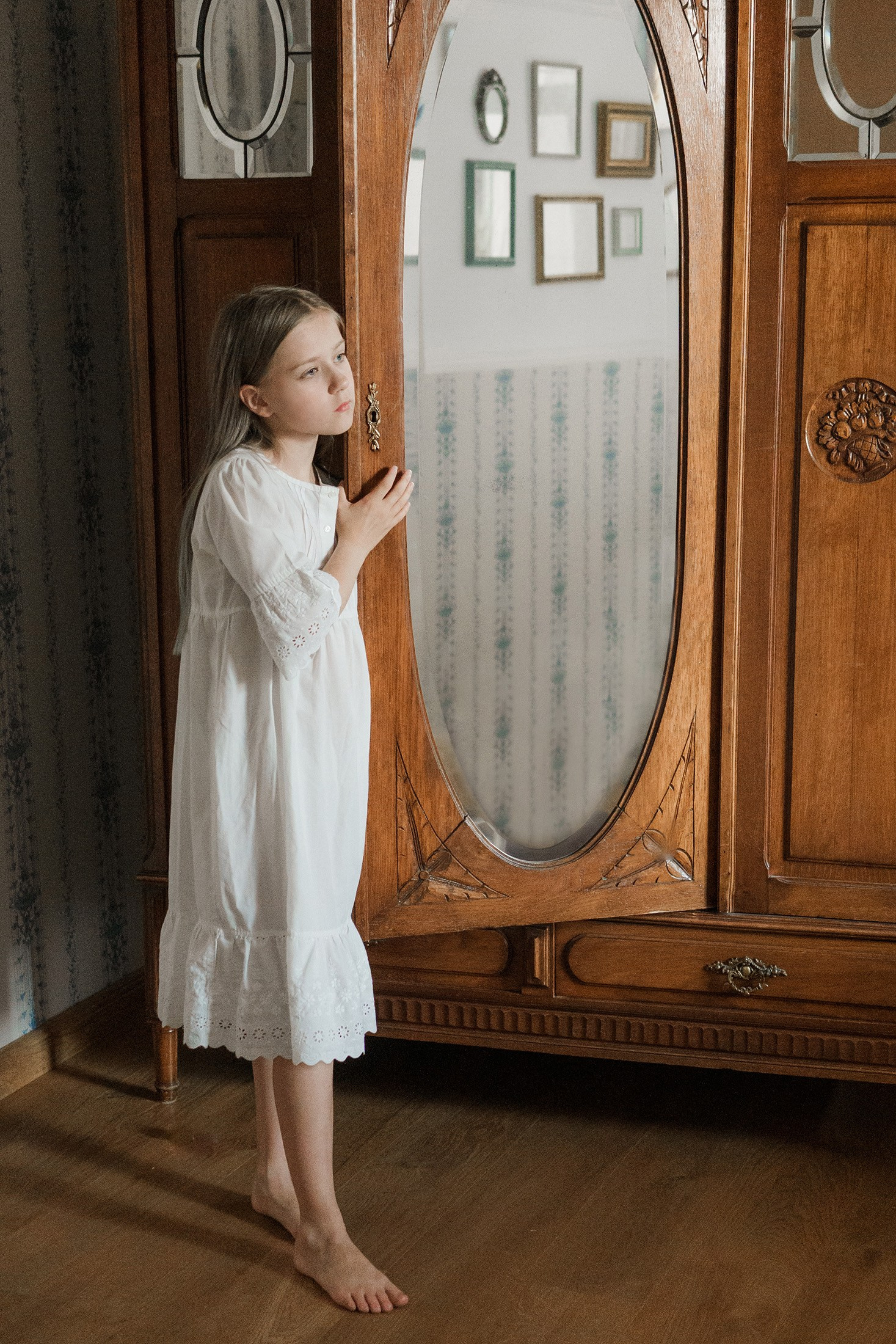 Tyttö lapsikuvauksessa