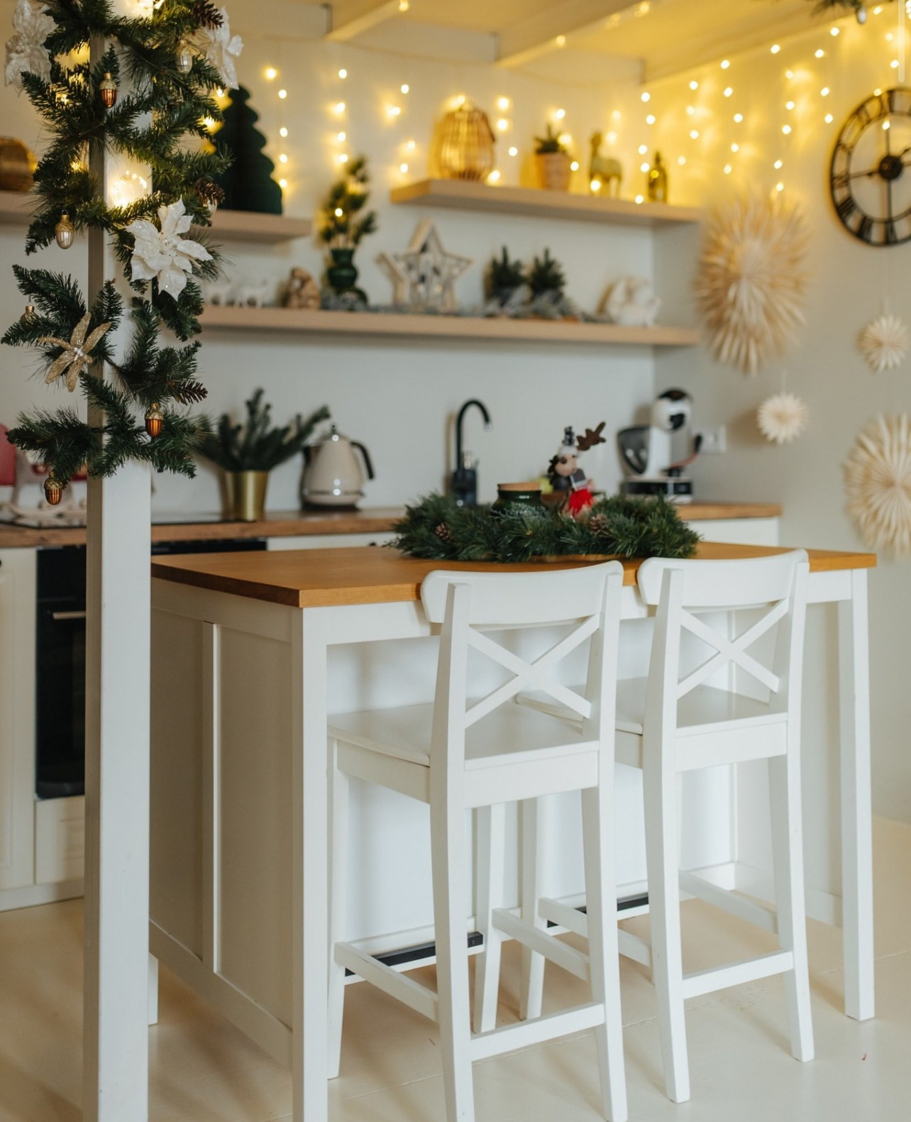 Christmas Photo Studios in Vilnius: Top Studios for Holiday Photoshoots. Framed by Evelina | Destination Wedding Photographer from Lithuania | Europe