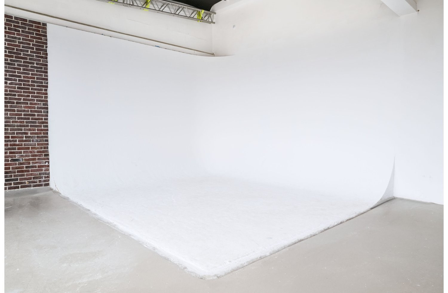 Nuomojamos Fotostudijos Vilniuje. Framed by Evelina | Vestuvių fotografė