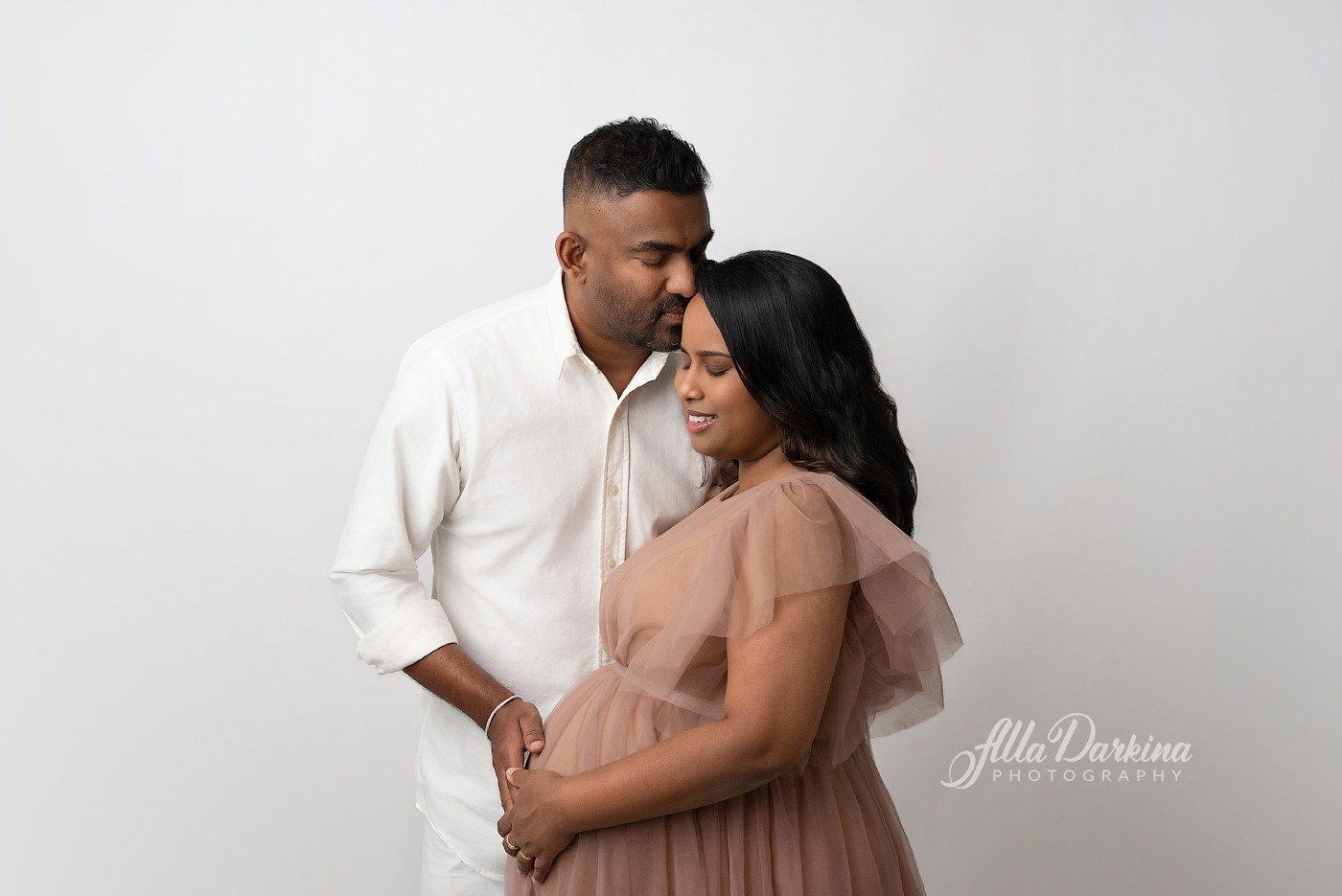 Maternity session session price guide. Newborn and family photographer. Hills District. Sydney
