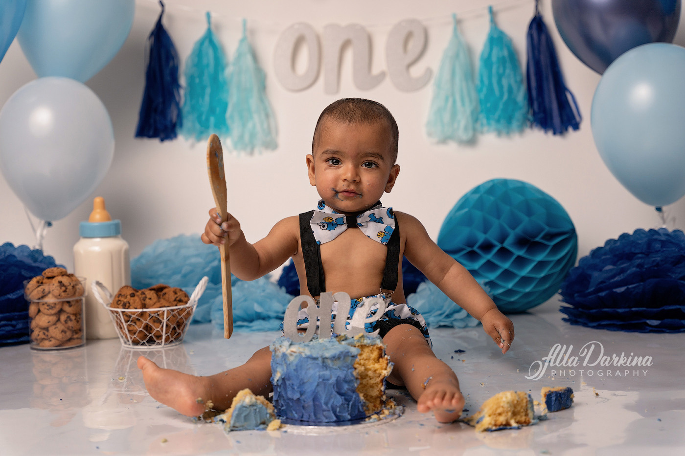 Cookie monster cake smash for Aavyan. Sneak peek. Newborn and family photographer. Hills District. Sydney