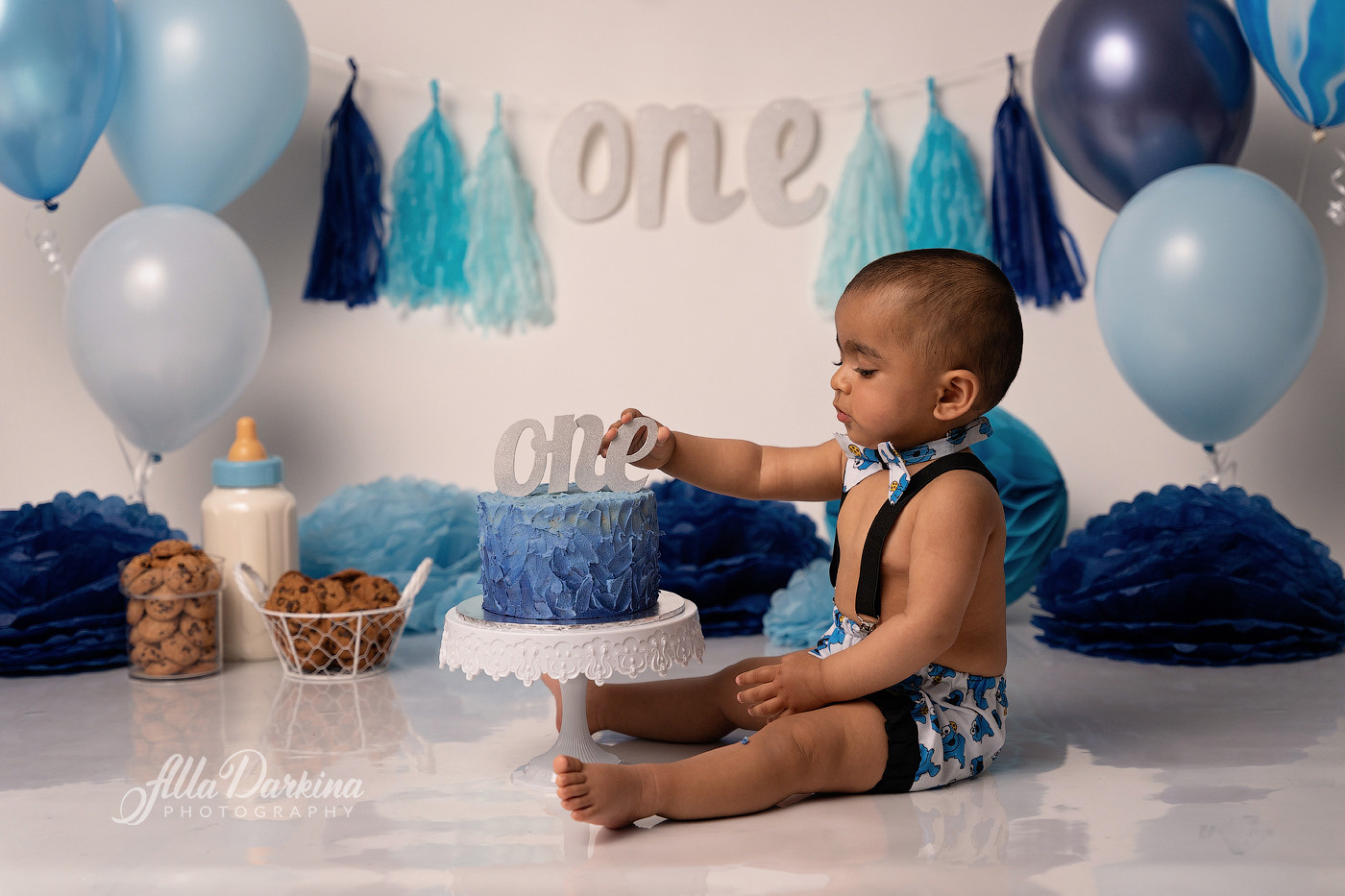 Cookie monster cake smash for Aavyan. Sneak peek. Newborn and family photographer. Hills District. Sydney