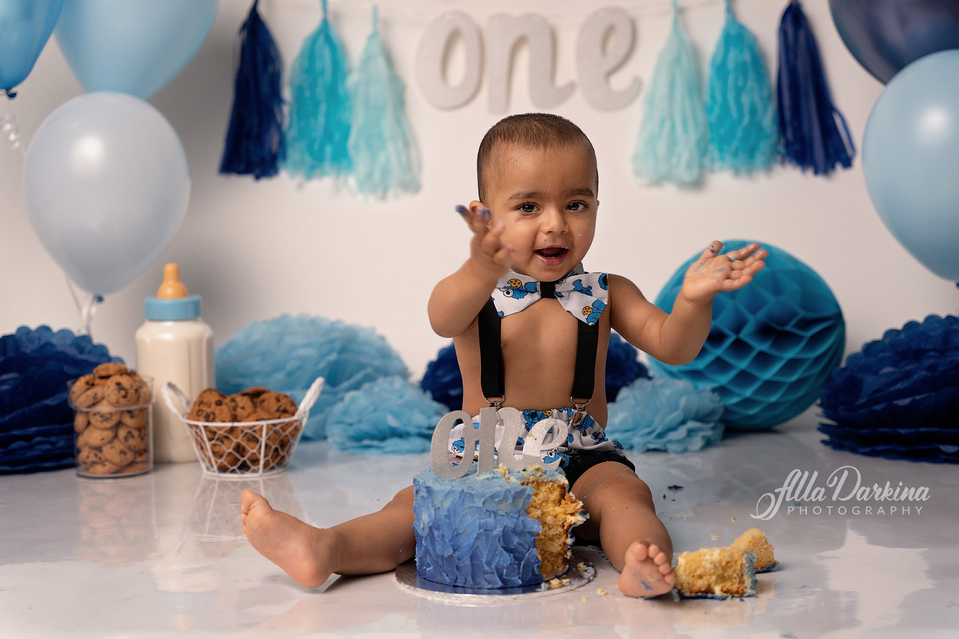 Cookie monster cake smash for Aavyan. Sneak peek. Newborn and family photographer. Hills District. Sydney