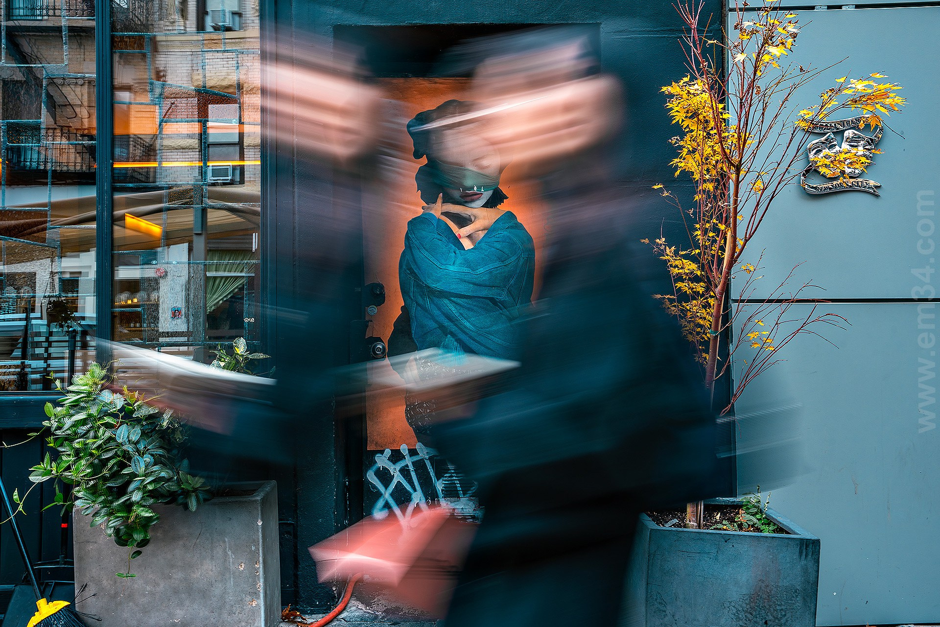 Best Street Photographer in New York City — Candid NYC Moments Captured by Emin Kuliyev. Emin Kuliyev — Award-Winning Wedding Photojournalist NYC & USA | Best Wedding Photographer Known for Candid, Timeless Moments