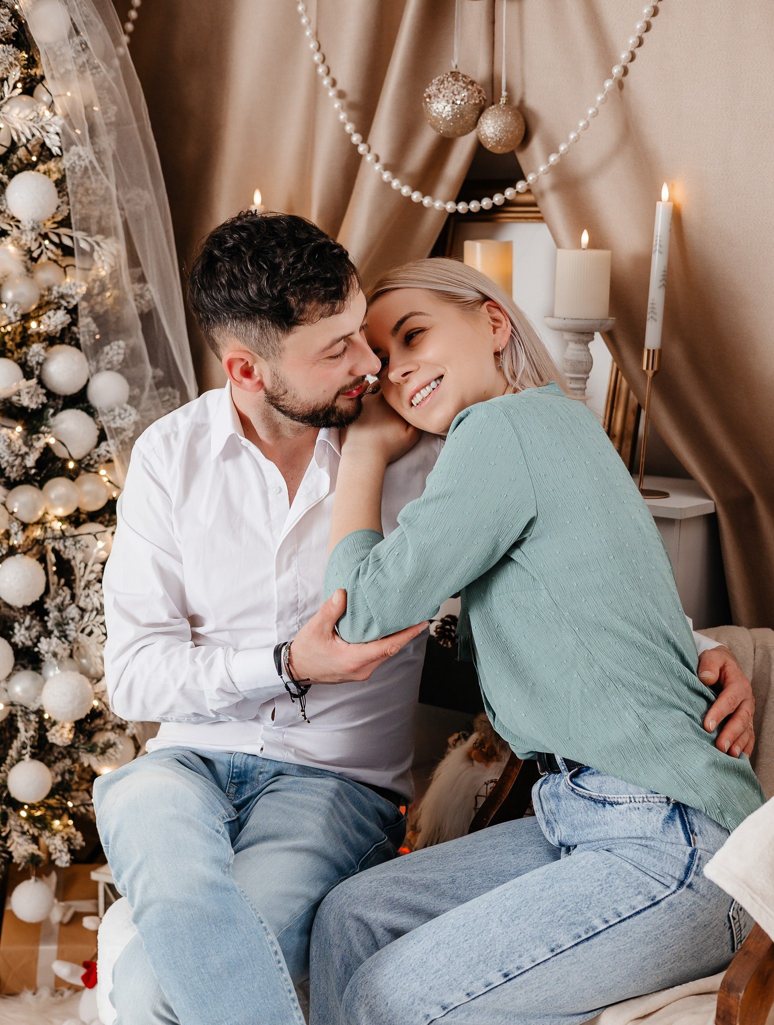 Ședințe Foto Crăciun 2025 Piatra Neamț | Fotografii de Sărbători | FotoACTIV. Fotograf Profesionist Piatra Neamț, Roman, Târgu Neamț, Bicaz, Neamț | Studio, Nuntă, Botez, Eveniment | FotoACTIV