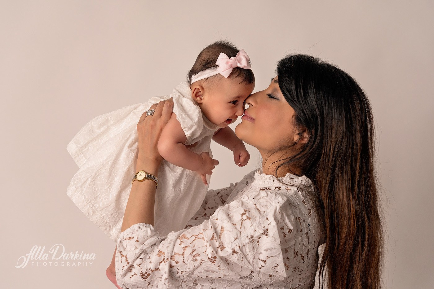 Mother’s Day SPECIAL OFFER. Newborn and family photographer. Hills District. Sydney