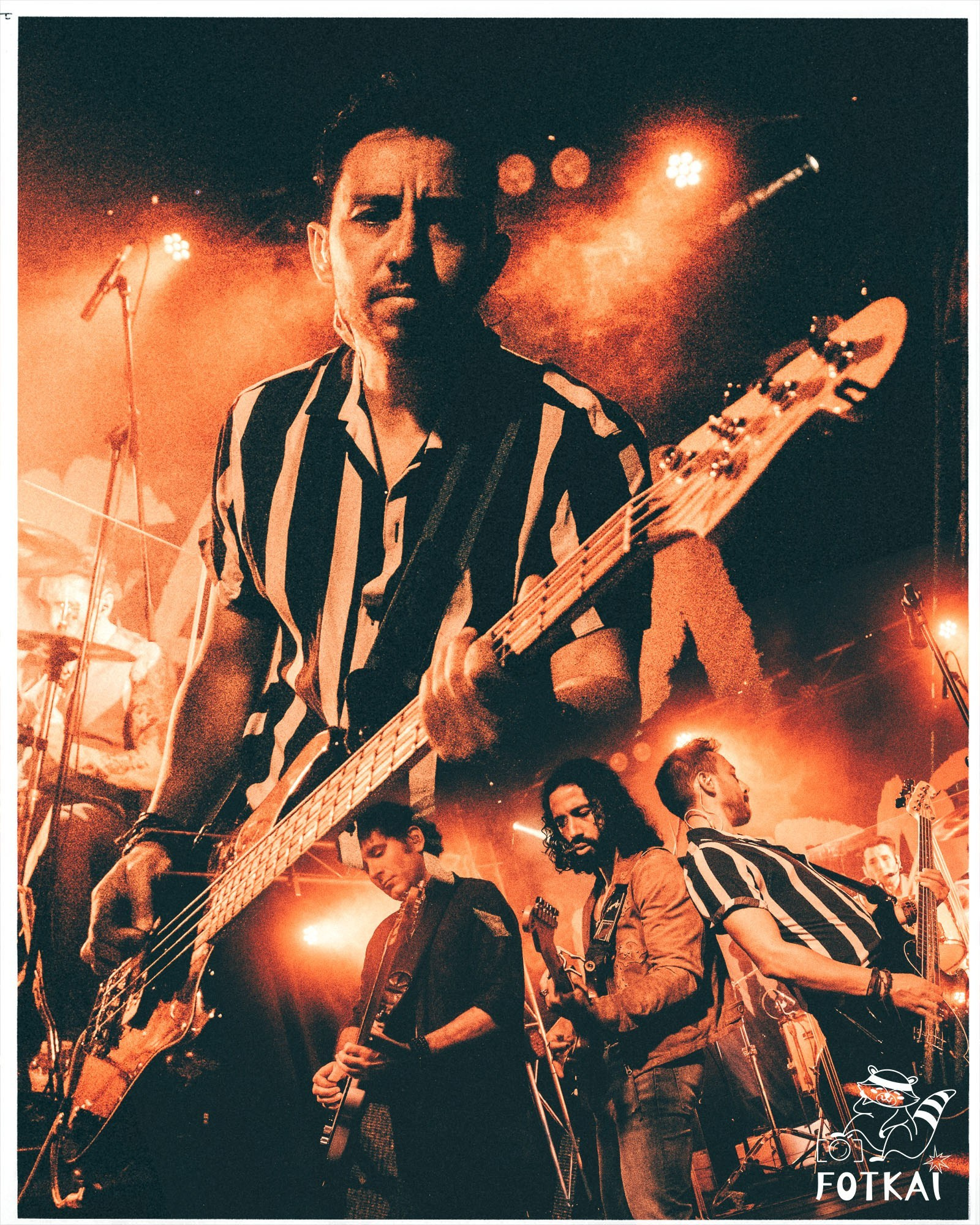 DENISDENIS: «El amor es la esperanza que se necesita» — la banda gaditana que convierte emoción en identidad | FOTKAI