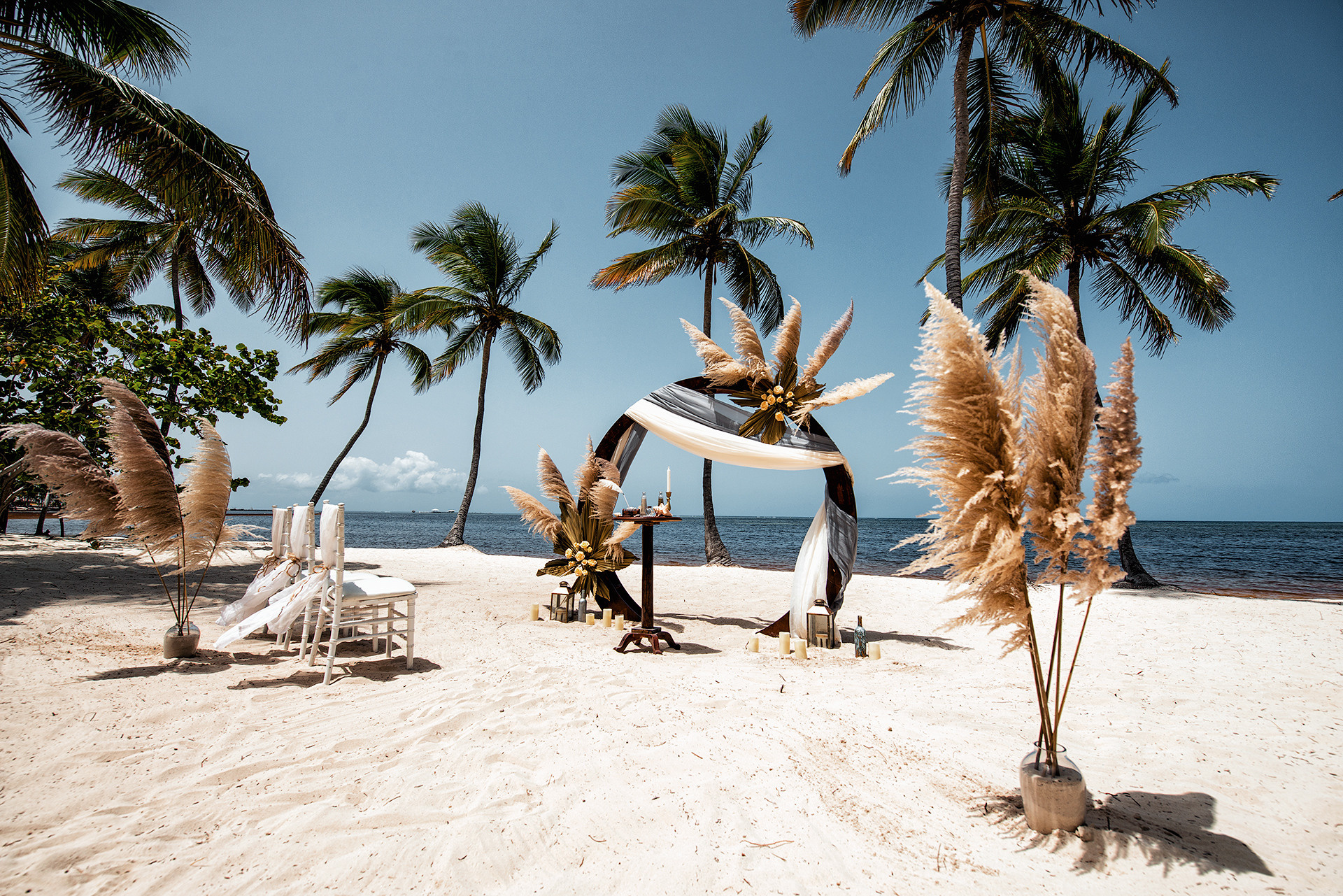 Renovación de Votos o Boda Íntima en la Playa | Sesiones de Fotos Familiares y de Pareja en Punta Cana. Fotógrafo de Bodas y Propuestas de Matrimonio en Punta Cana – Mikhail Chernov