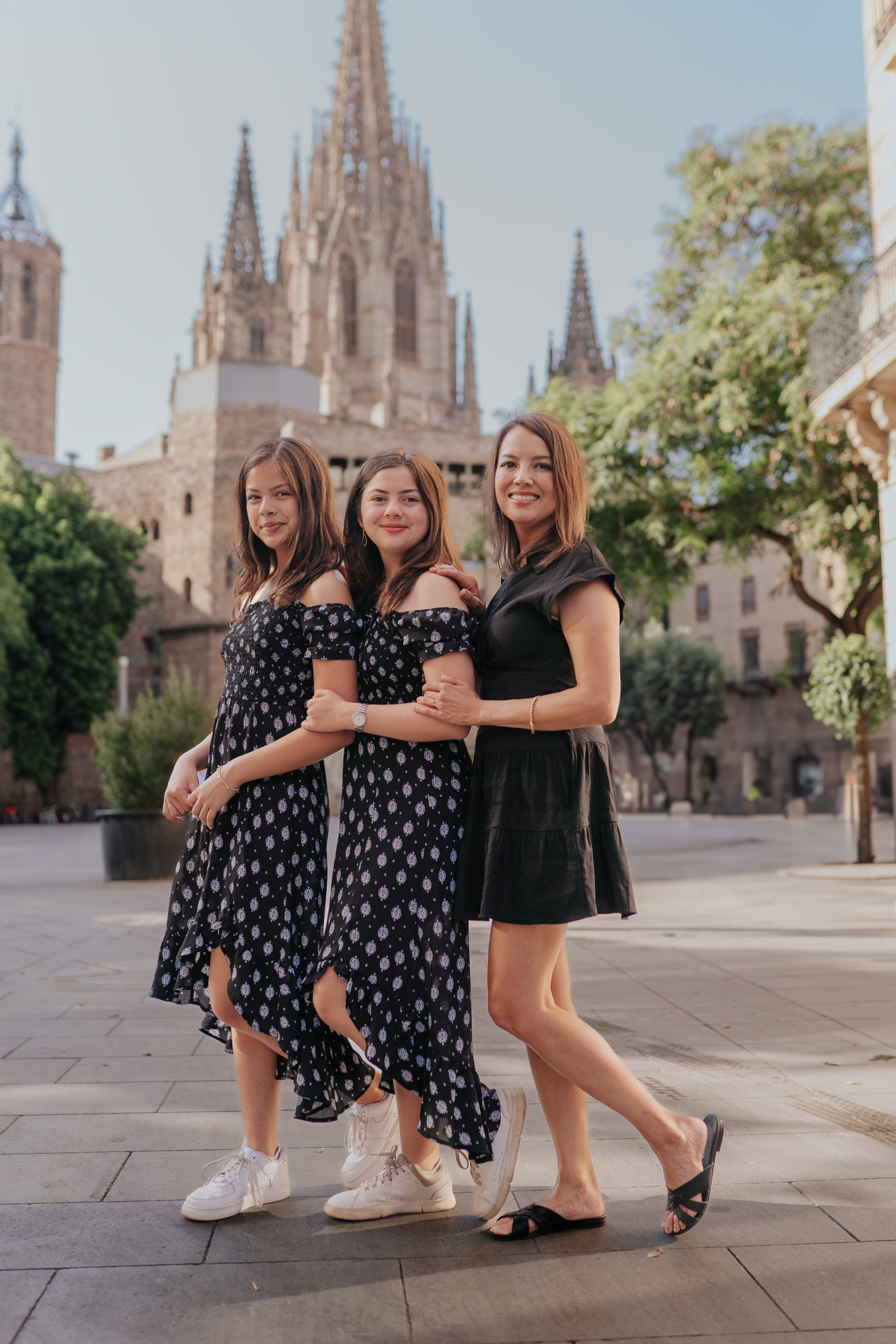 Dressing For A Family Photoshoot — Barcelona Family Photographer tips. DiaFoto — Wow Photographer in Barcelona | Premium Barcelona Photoshoot Experience