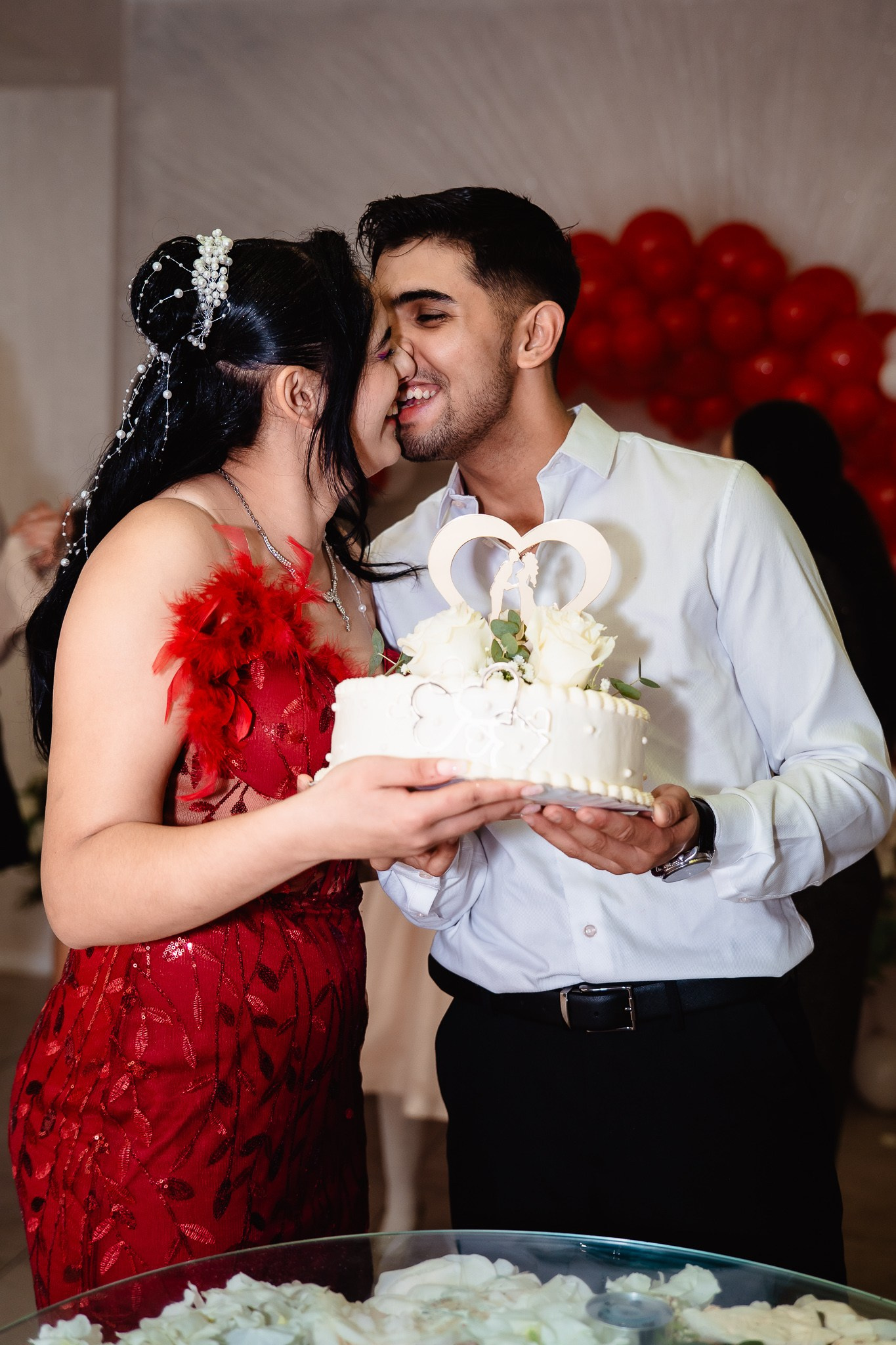 Mirii la momentul tortului la cununia civilă