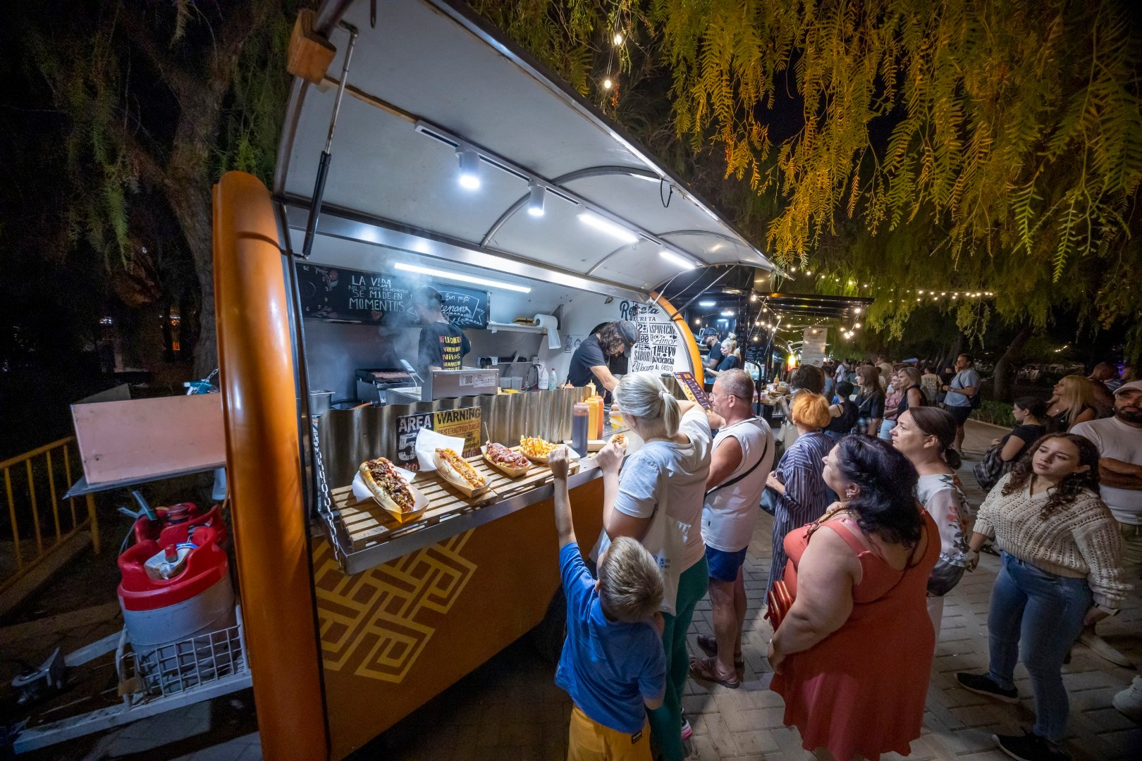 Торревьеха закрывает сезон Street Food Market | FOTKAI