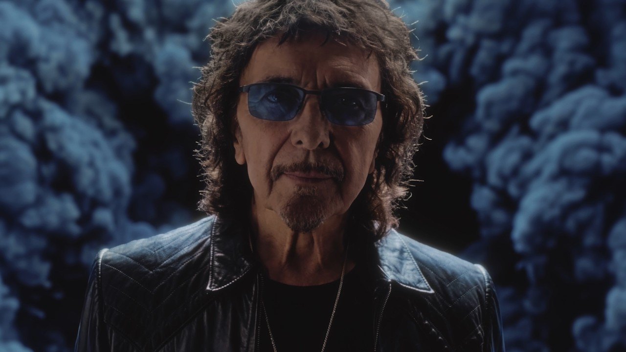 Tony Iommi anuncia su tercer álbum en solitario, «From The Dark» | FOTKAI