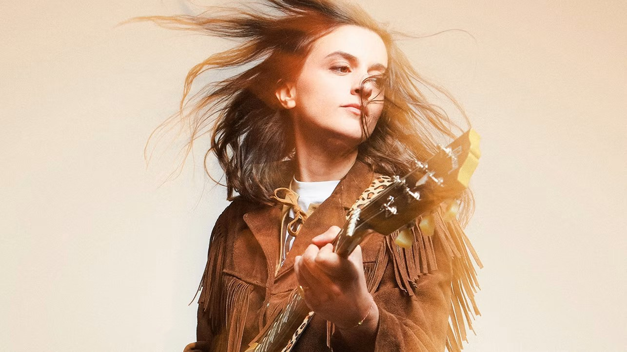 Franco-British Guitarist Laura Cox Will Present Her New Album Trouble Coming in Spain This Fall | FOTKAI