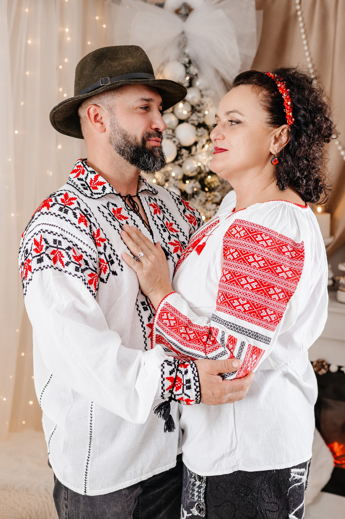 Ședințe Foto Crăciun 2025 Piatra Neamț | Fotografii de Sărbători | FotoACTIV. Fotograf Profesionist Piatra Neamț, Roman, Târgu Neamț, Bicaz, Neamț | Studio, Nuntă, Botez, Eveniment | FotoACTIV