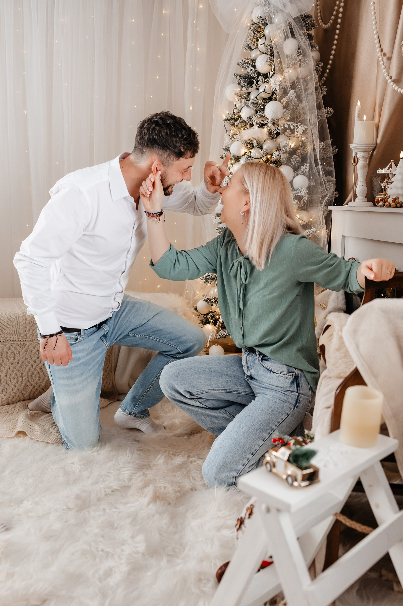 Ședințe Foto Crăciun 2025 Piatra Neamț | Fotografii de Sărbători | FotoACTIV. Fotograf Profesionist Piatra Neamț, Roman, Târgu Neamț, Bicaz, Neamț | Studio, Nuntă, Botez, Eveniment | FotoACTIV