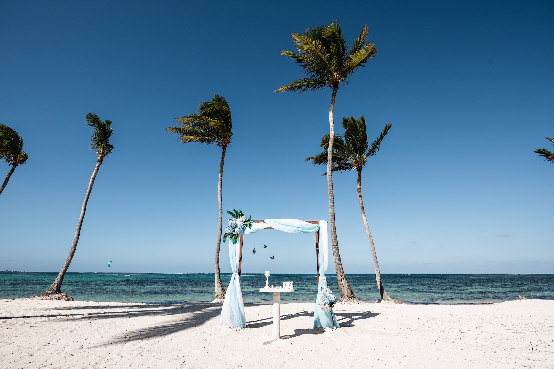 Oceanfront elopement atmosphere in Punta Cana