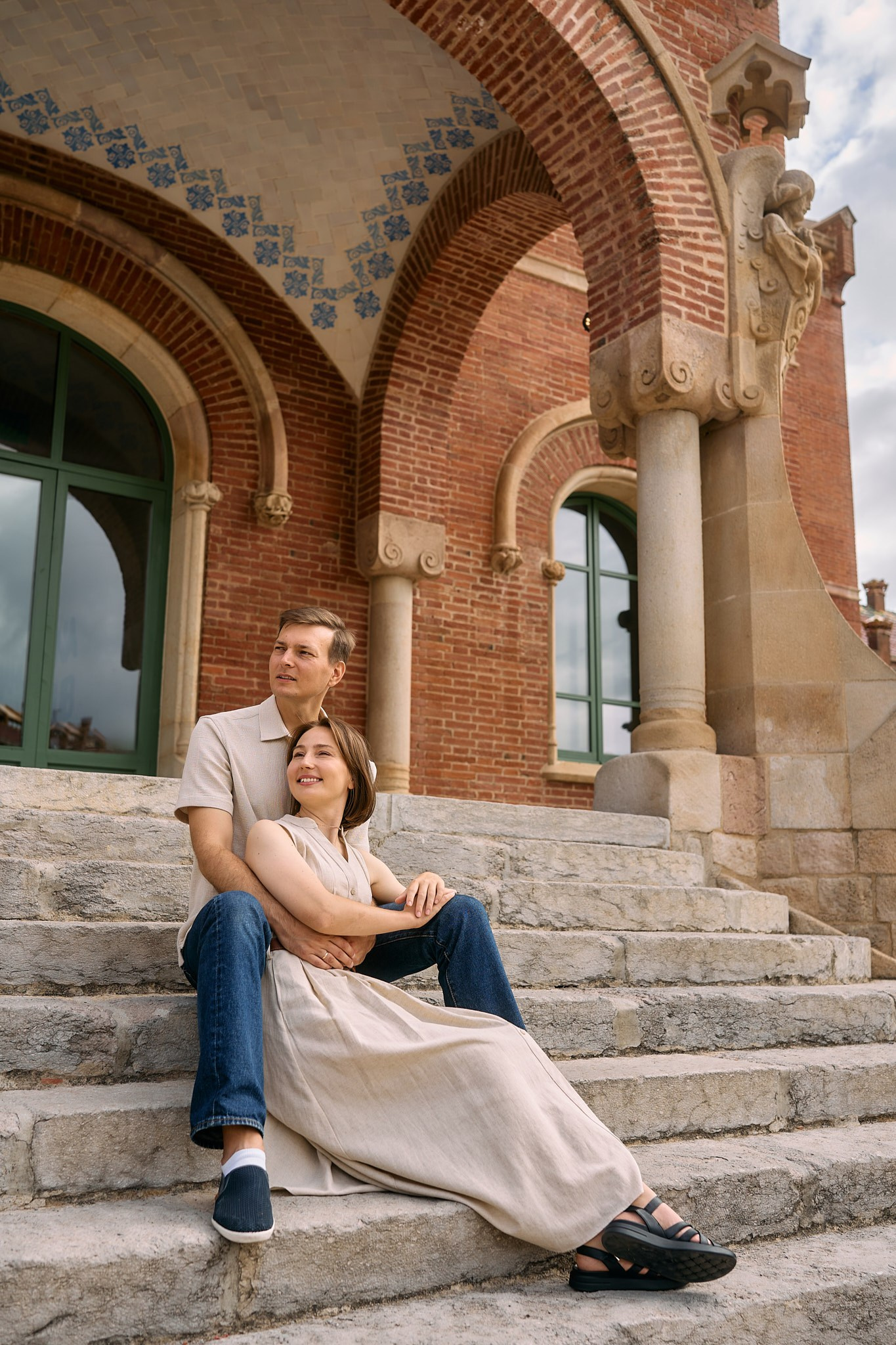 Description of the Sant Pau location for a  love-story or individual photo shoot in Barcelona, examples of photos taken at this photo spot. POSTCARD.BCN Photographer Kate in Barcelona. Love-story, family or individual photo shoots
